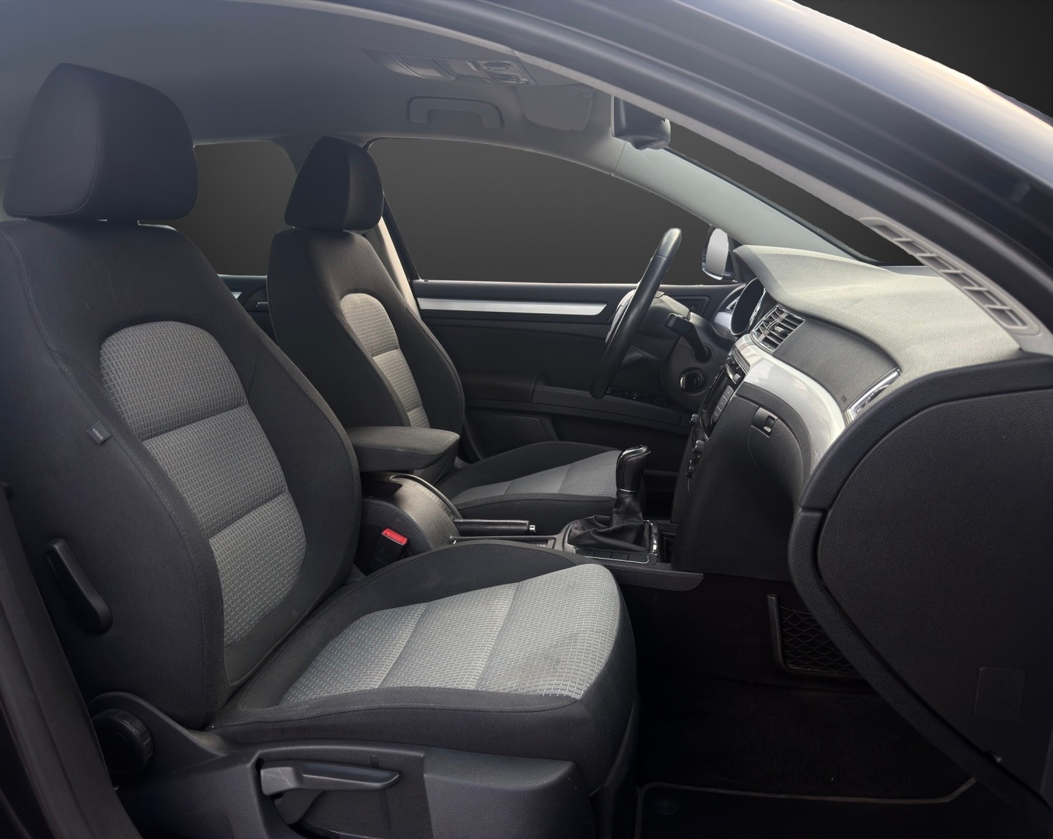 SKODA Superb Combi 2.0 TDi Ambition-image-8