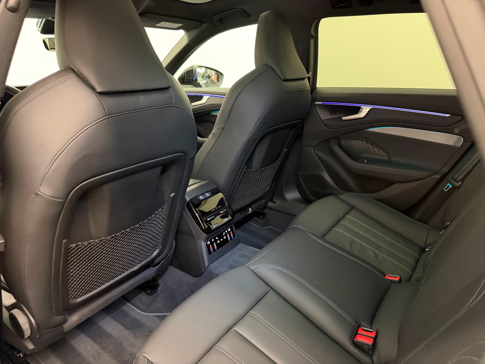 AUDI A6 Avant 40 TDI 150 kW S tronic-image-12