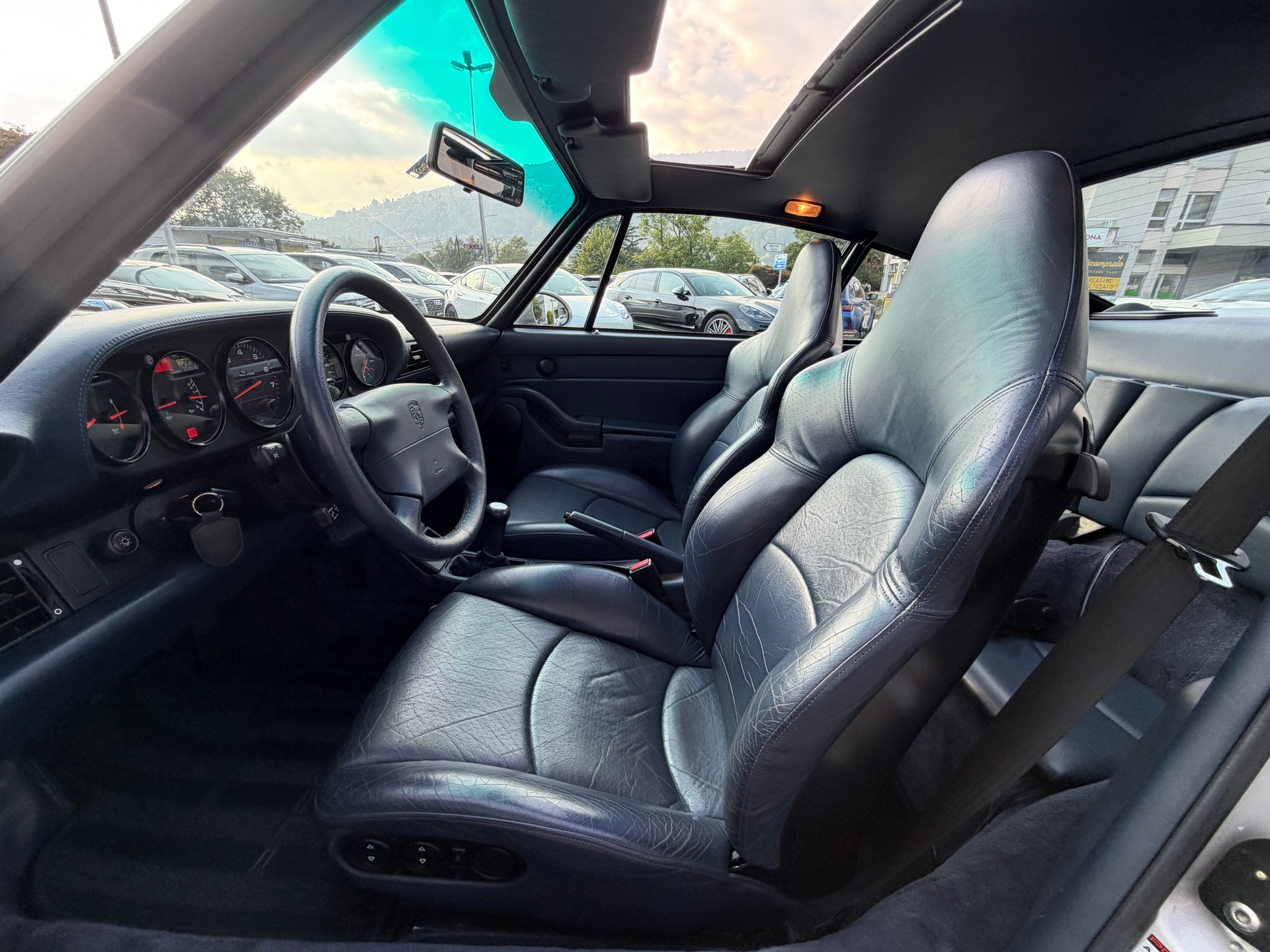 PORSCHE 911 Turbo-image-8