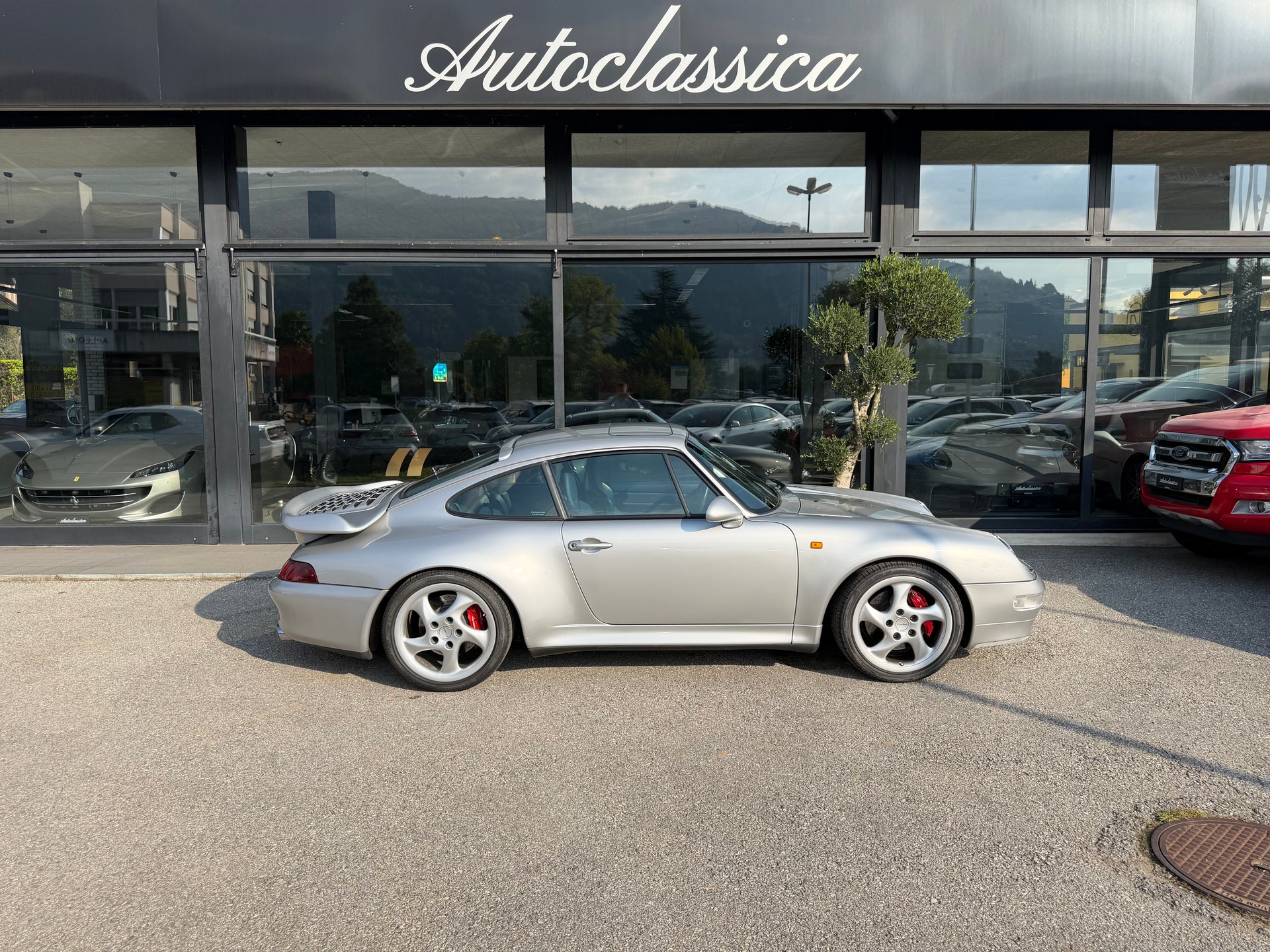 PORSCHE 911 Turbo-showroom-element-3