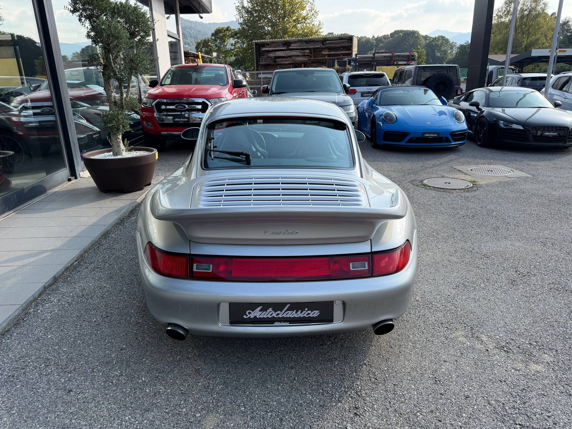 PORSCHE 911 Turbo-showroom-element-2