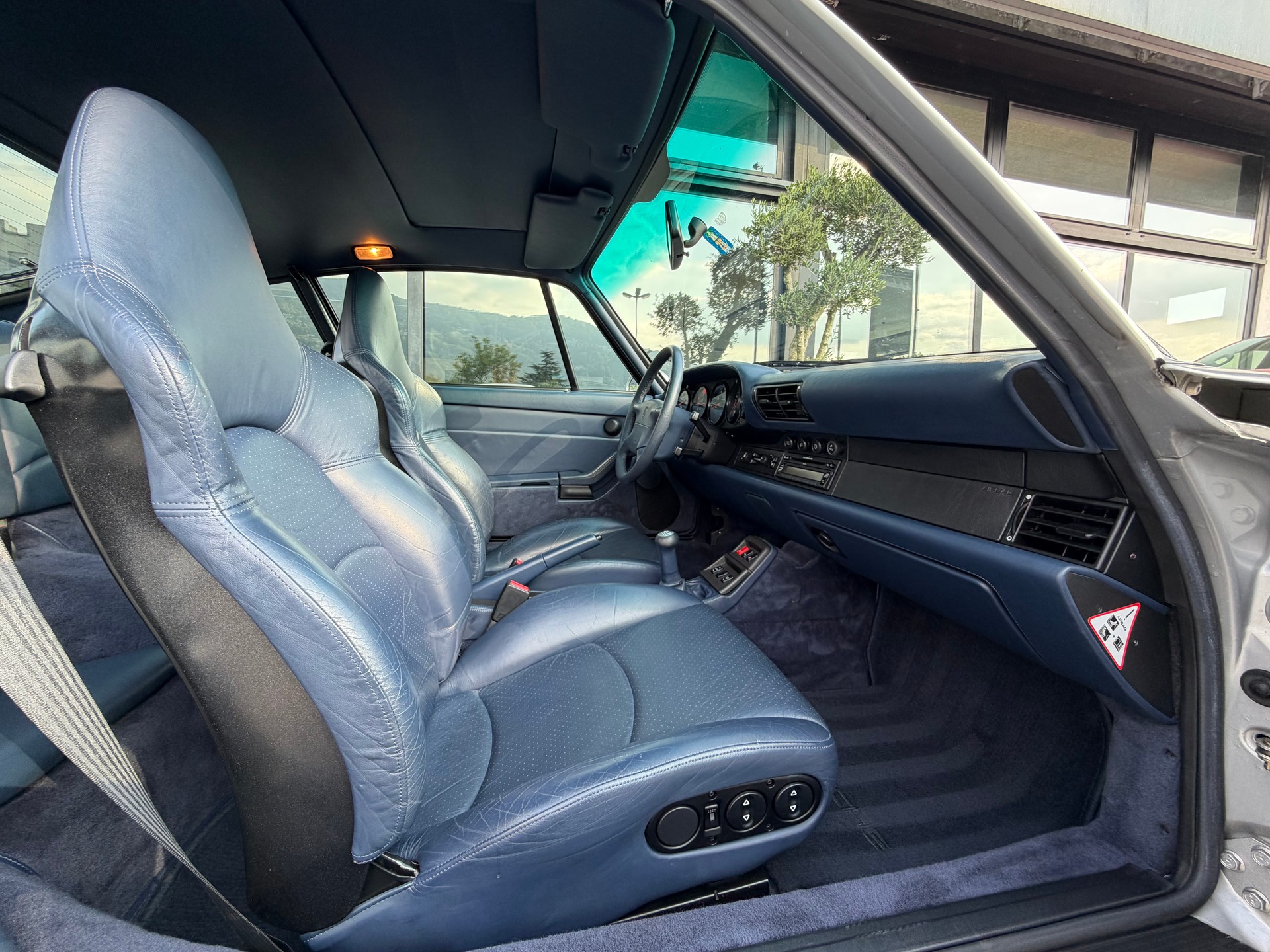 PORSCHE 911 Turbo-image-10