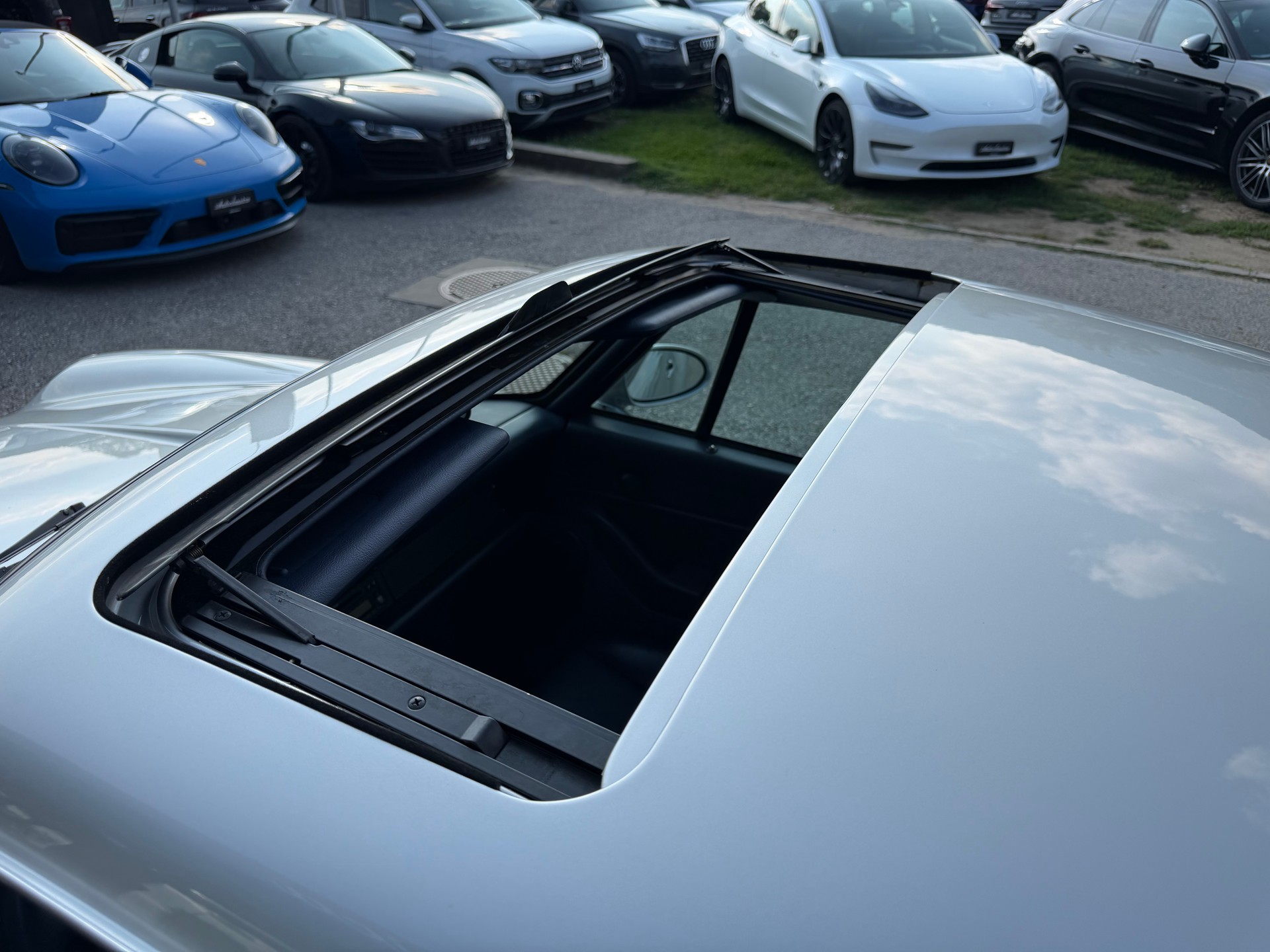 PORSCHE 911 Turbo-image-17