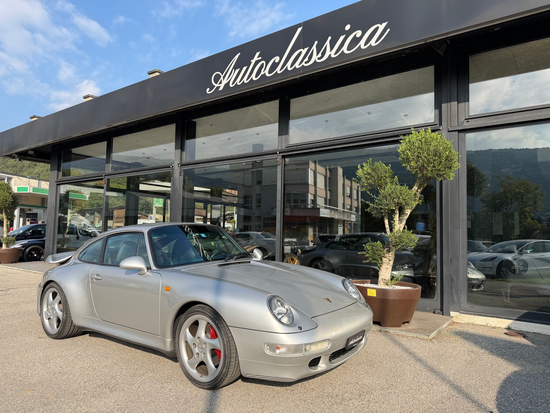PORSCHE 911 Turbo-image-4