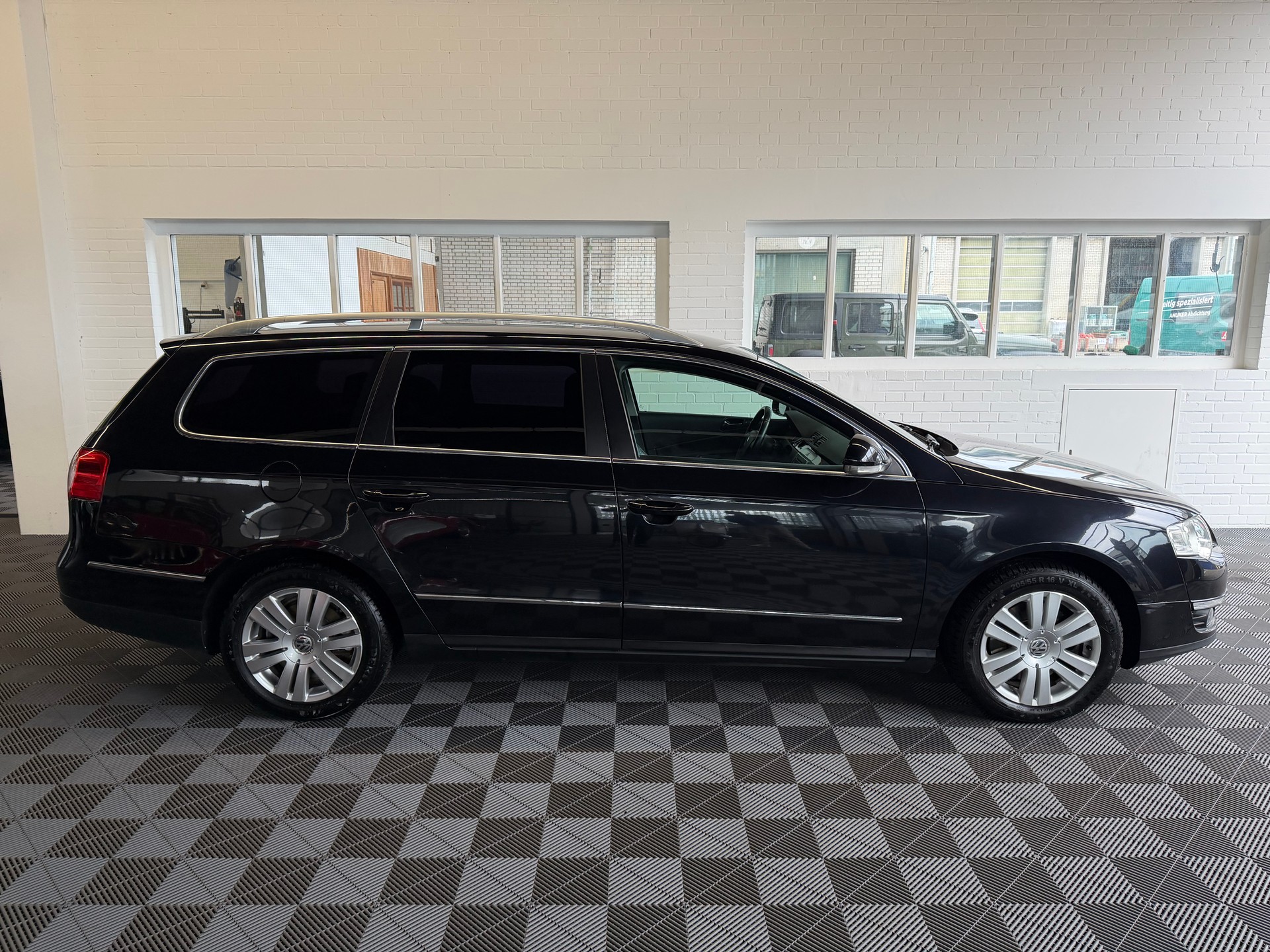 VW Passat Variant 2.0 TDI Highline-showroom-element-1
