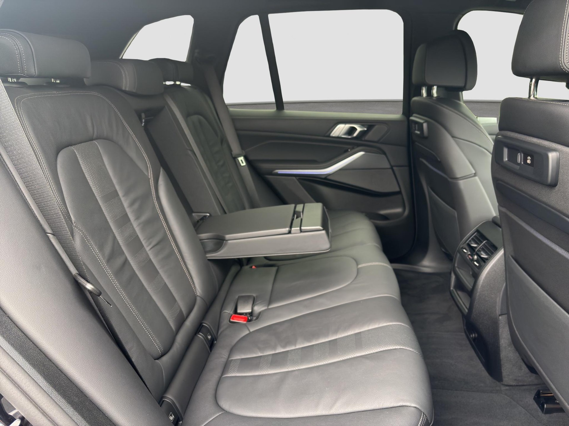 BMW X5 xDrive M50d Steptronic-image-16