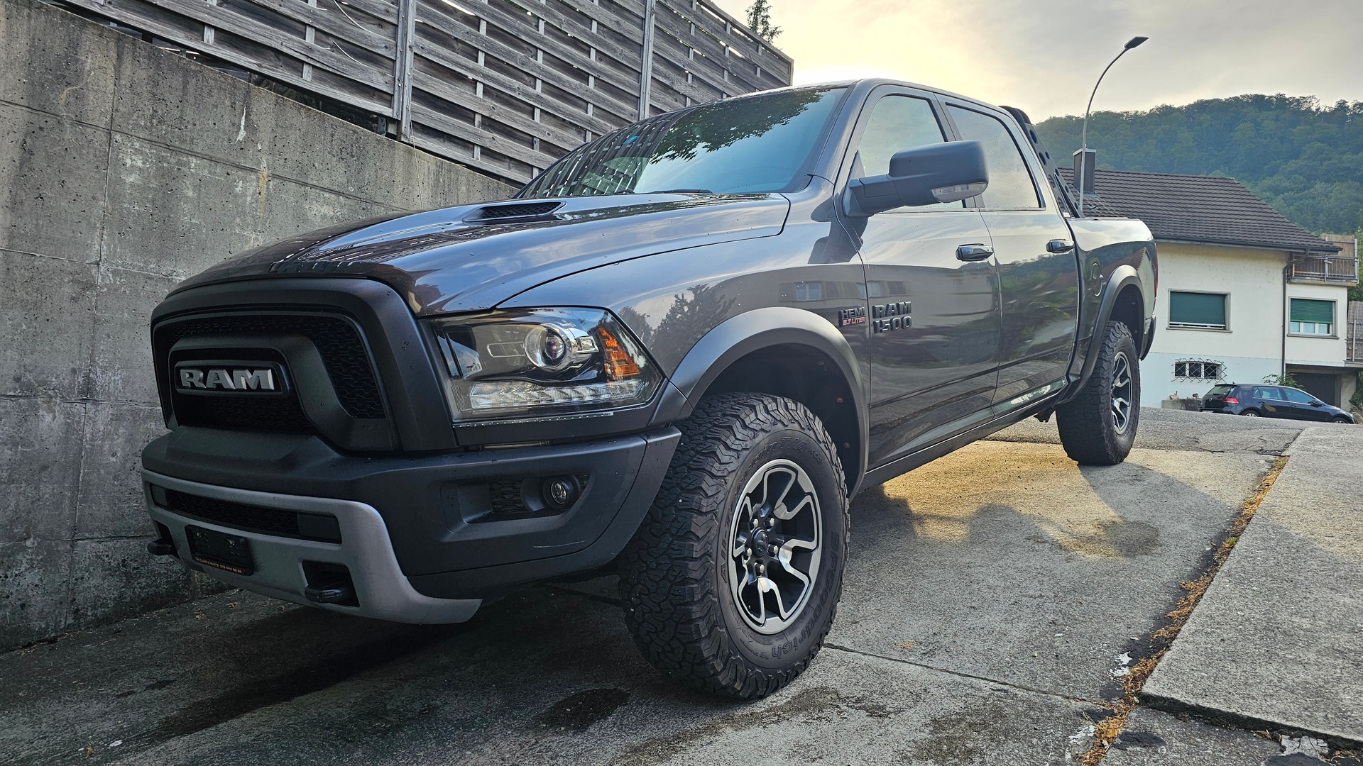 DODGE RAM 5.7 Rebel-image-2