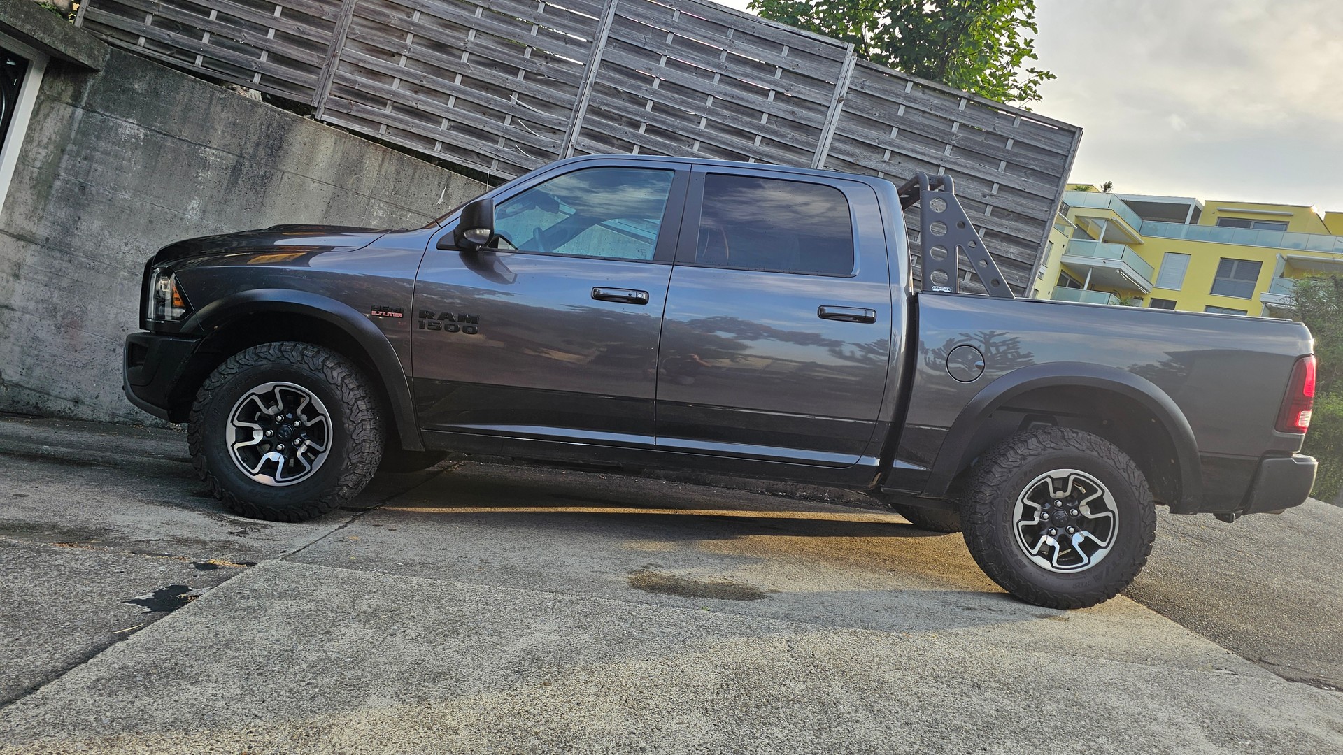 DODGE RAM 5.7 Rebel-image-3