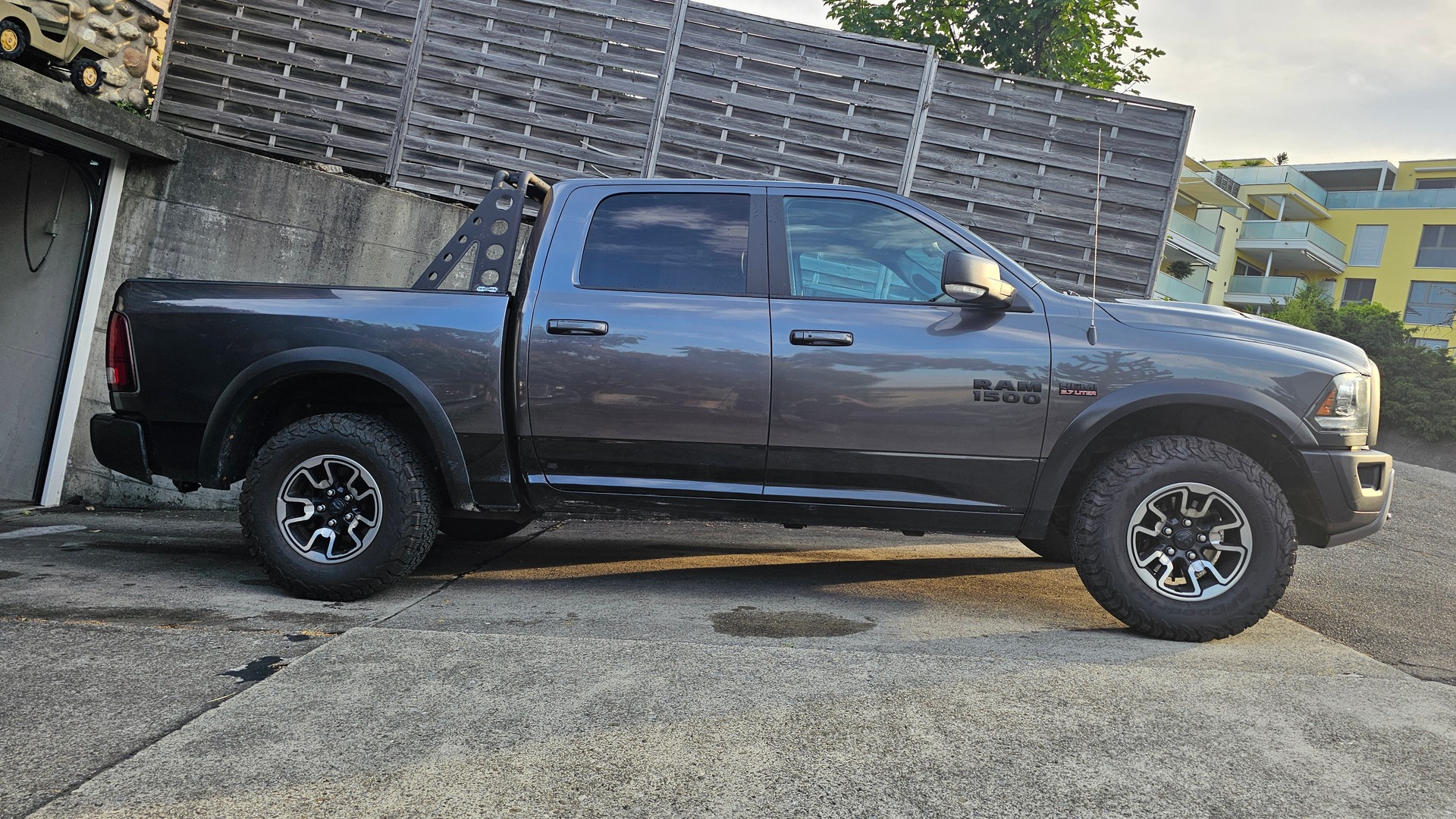DODGE RAM 5.7 Rebel-image-4