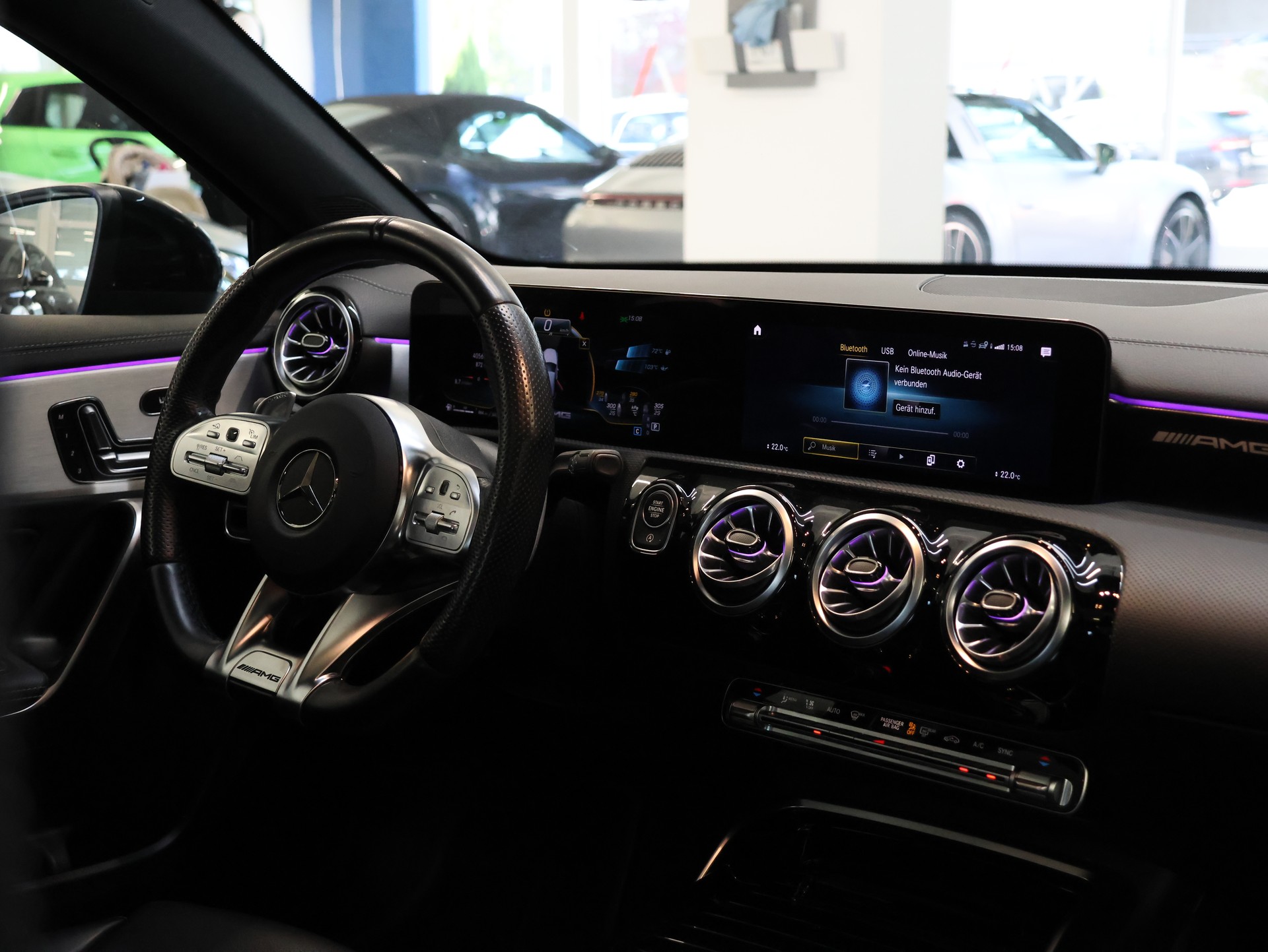MERCEDES-BENZ A 35 AMG 4Matic Speedshift-image-15