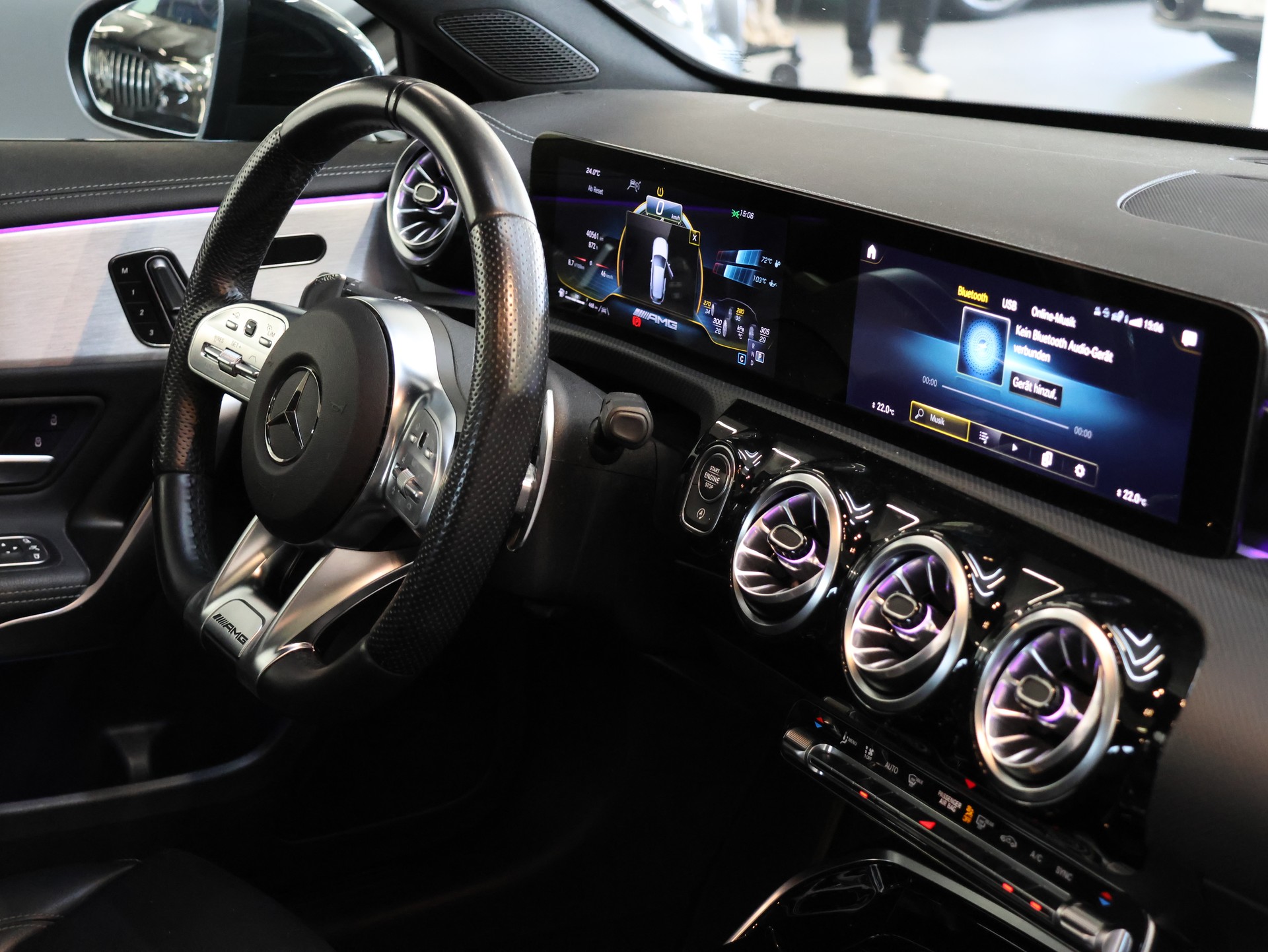 MERCEDES-BENZ A 35 AMG 4Matic Speedshift-image-12