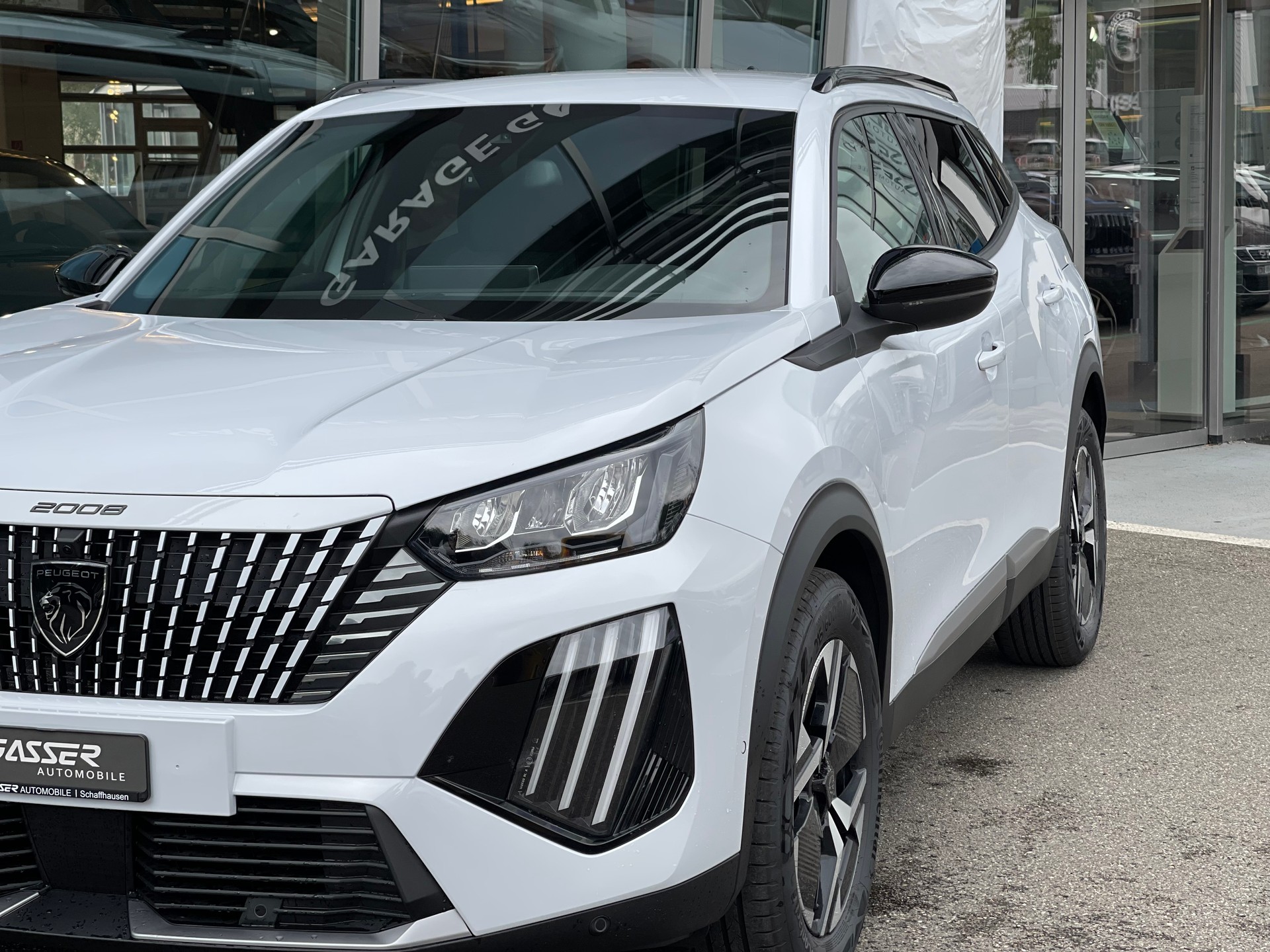 PEUGEOT 2008 1.2 PureTech Allure Premium-showroom-element-3