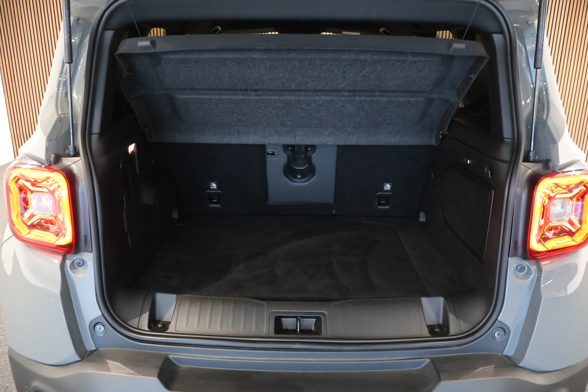 JEEP Renegade 1.3 T PHEV S AWD-image-12
