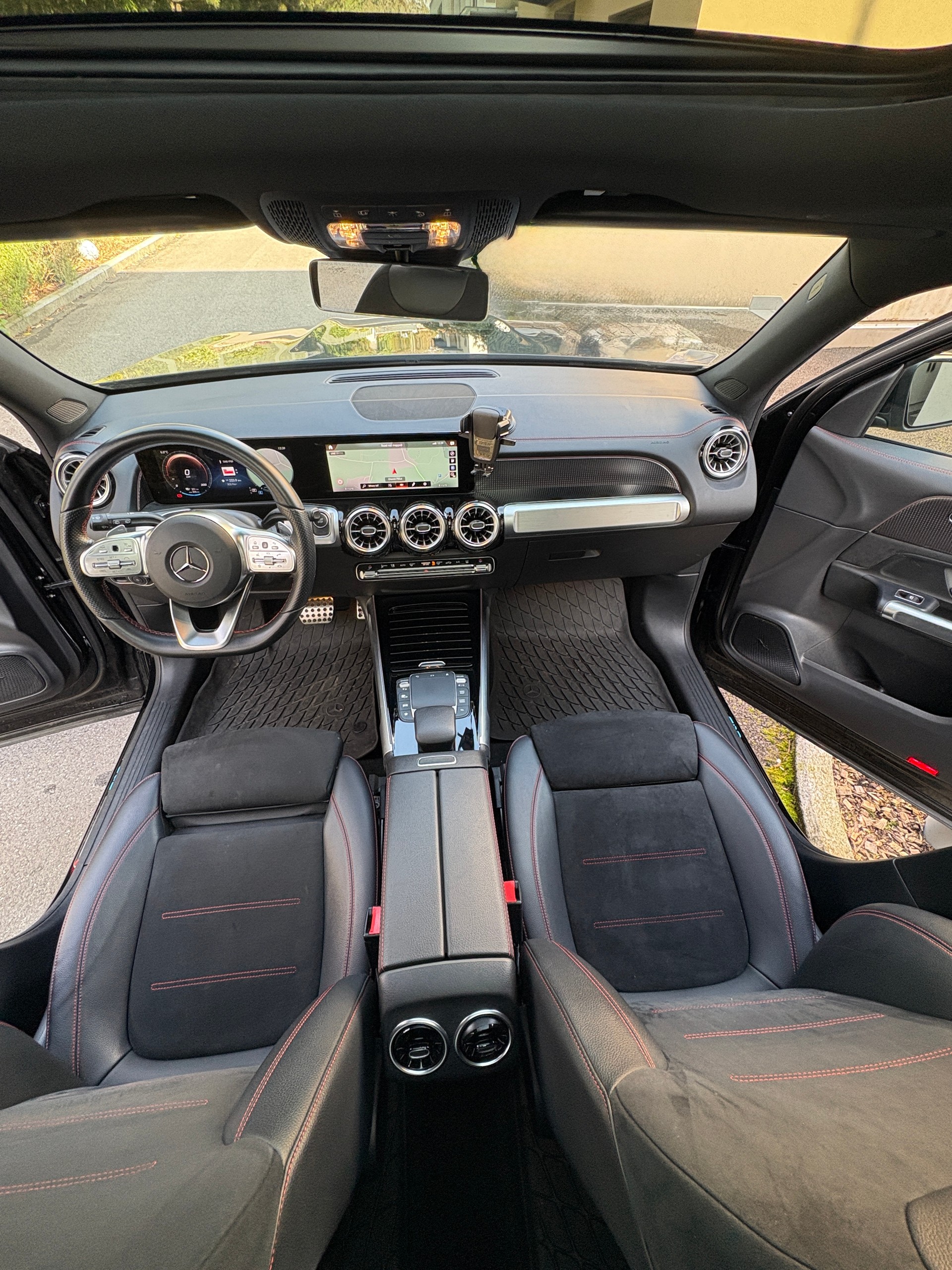 MERCEDES-BENZ EQB 300 AMG Line 4Matic-image-8