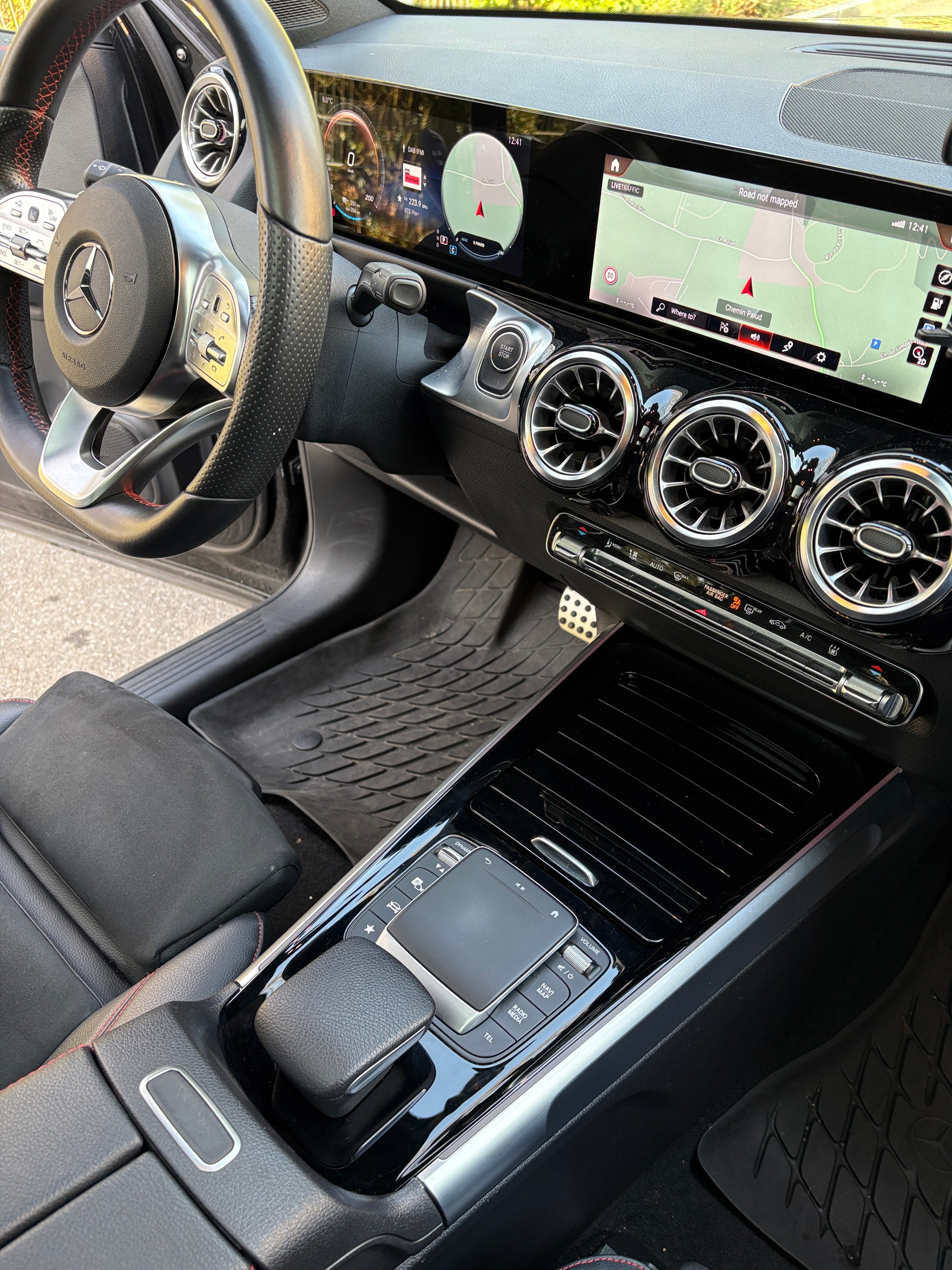 MERCEDES-BENZ EQB 300 AMG Line 4Matic-image-10