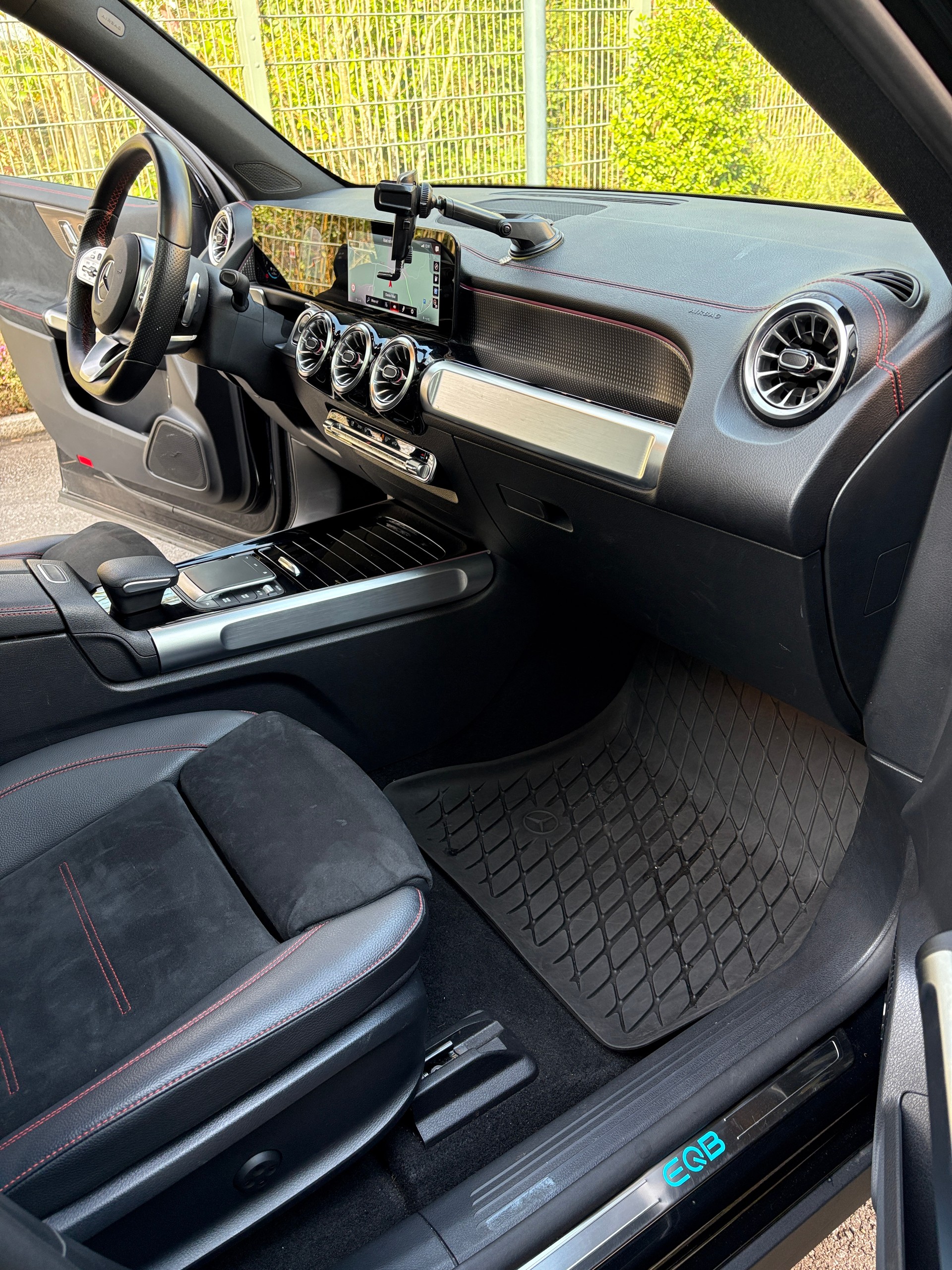 MERCEDES-BENZ EQB 300 AMG Line 4Matic-image-11