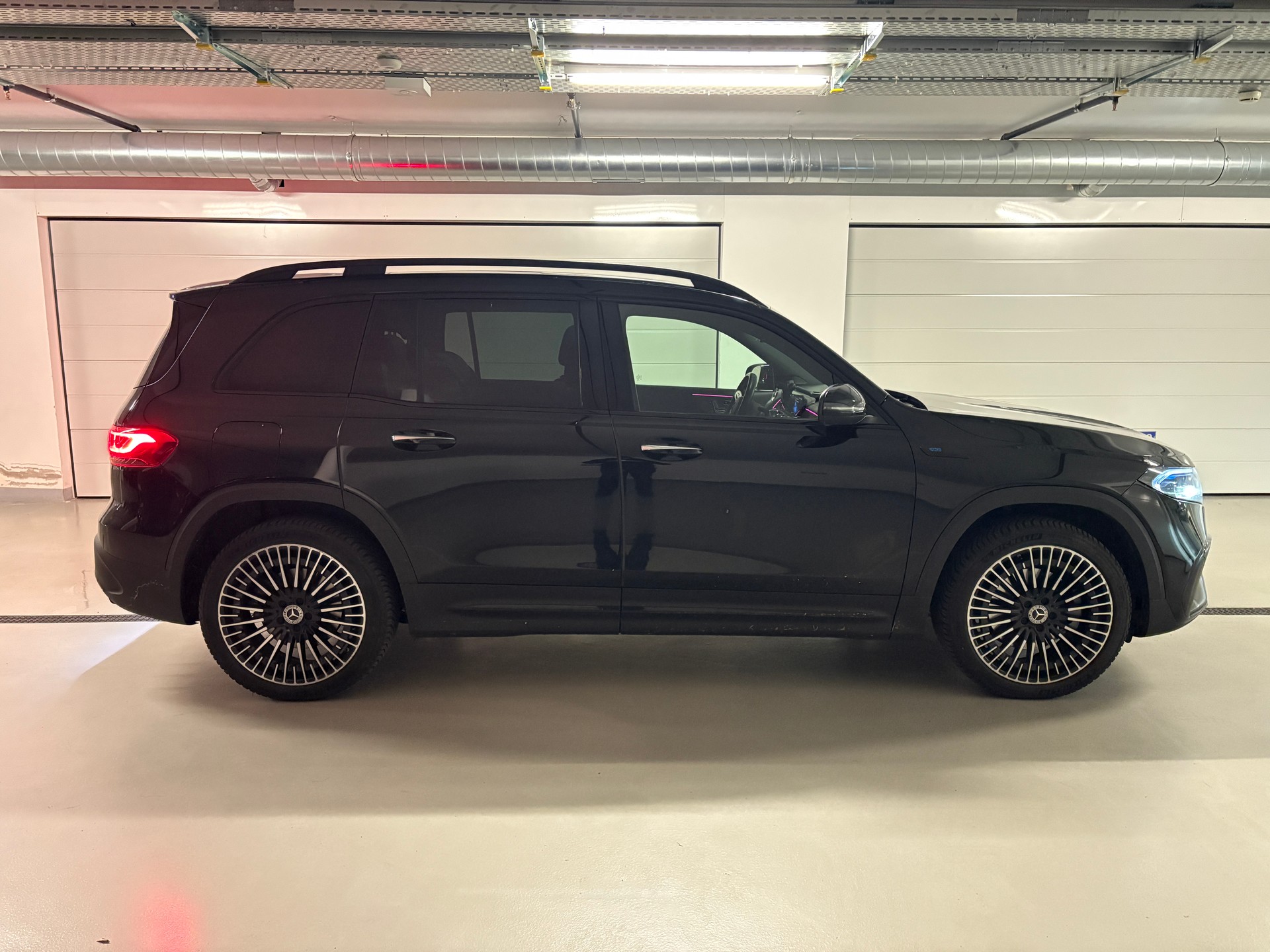 MERCEDES-BENZ EQB 300 AMG Line 4Matic