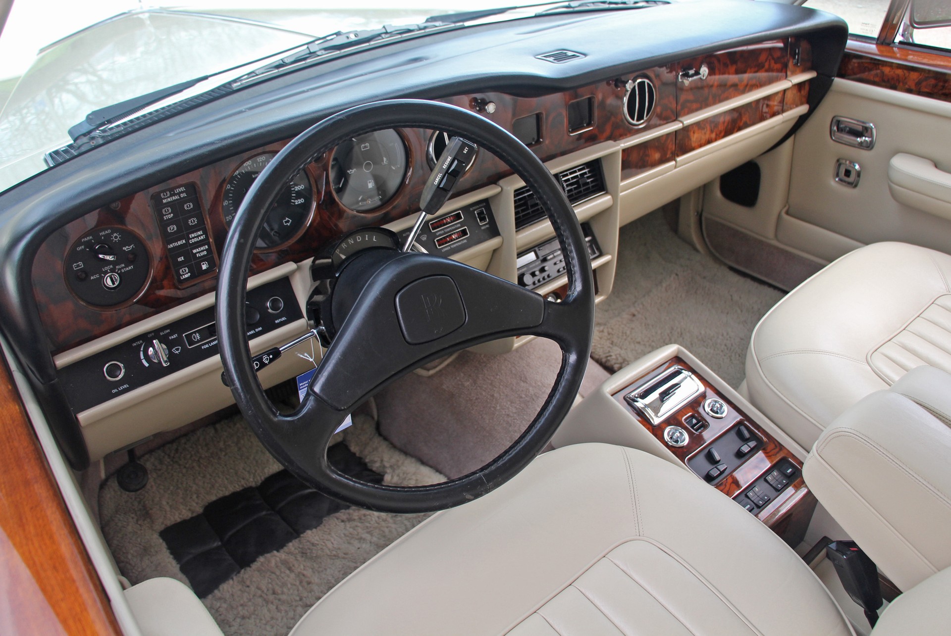 ROLLS-ROYCE Silver Spirit-image-6