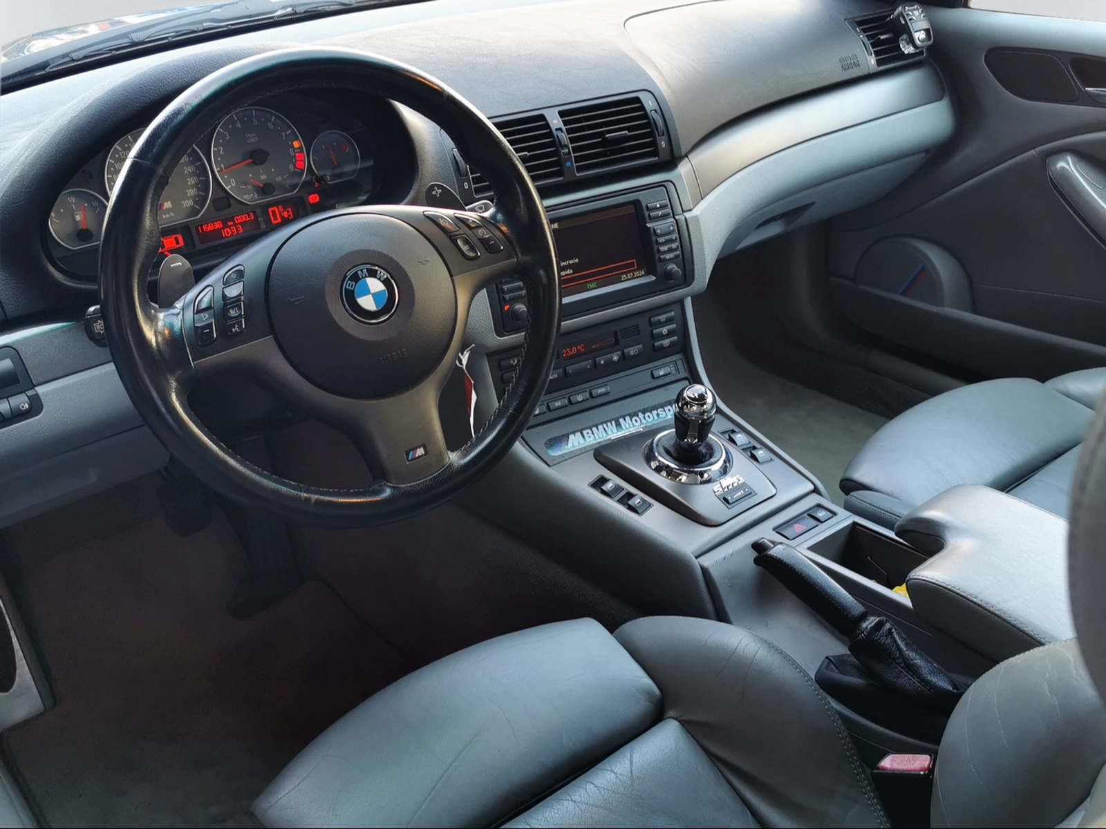 BMW M3 Coupé-showroom-element-2
