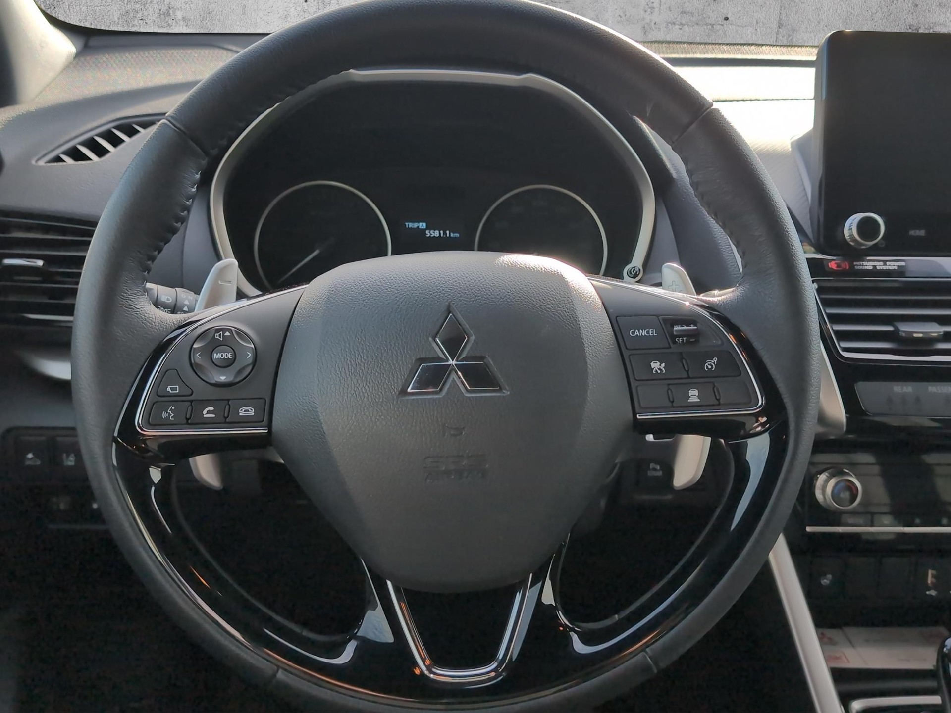 MITSUBISHI Eclipse Cross 2.4 PHEV Intense 4x4 Edition-image-13