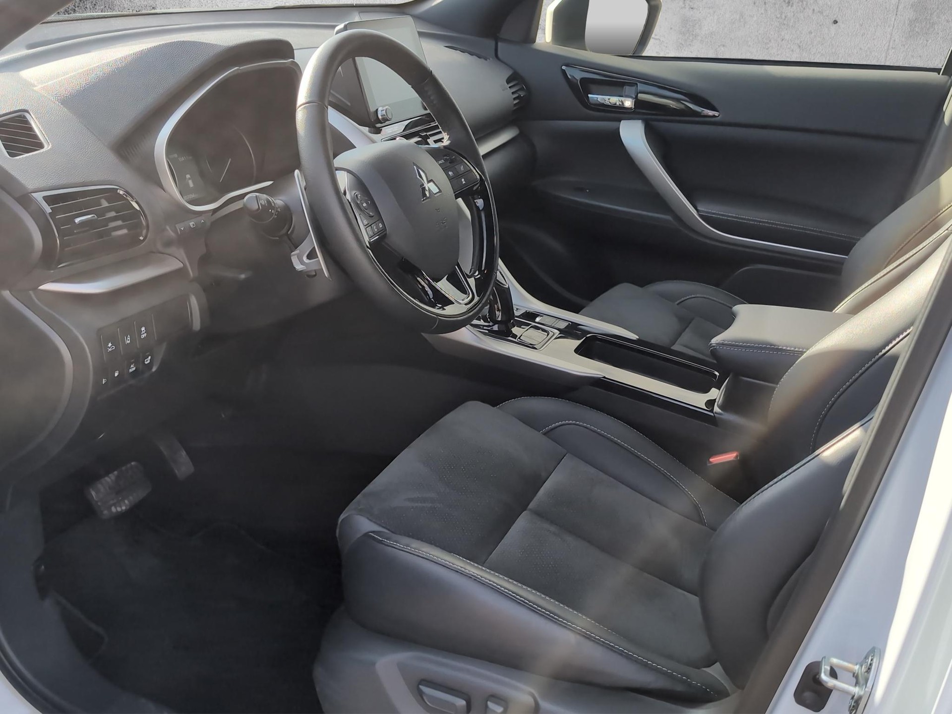 MITSUBISHI Eclipse Cross 2.4 PHEV Intense 4x4 Edition-image-8
