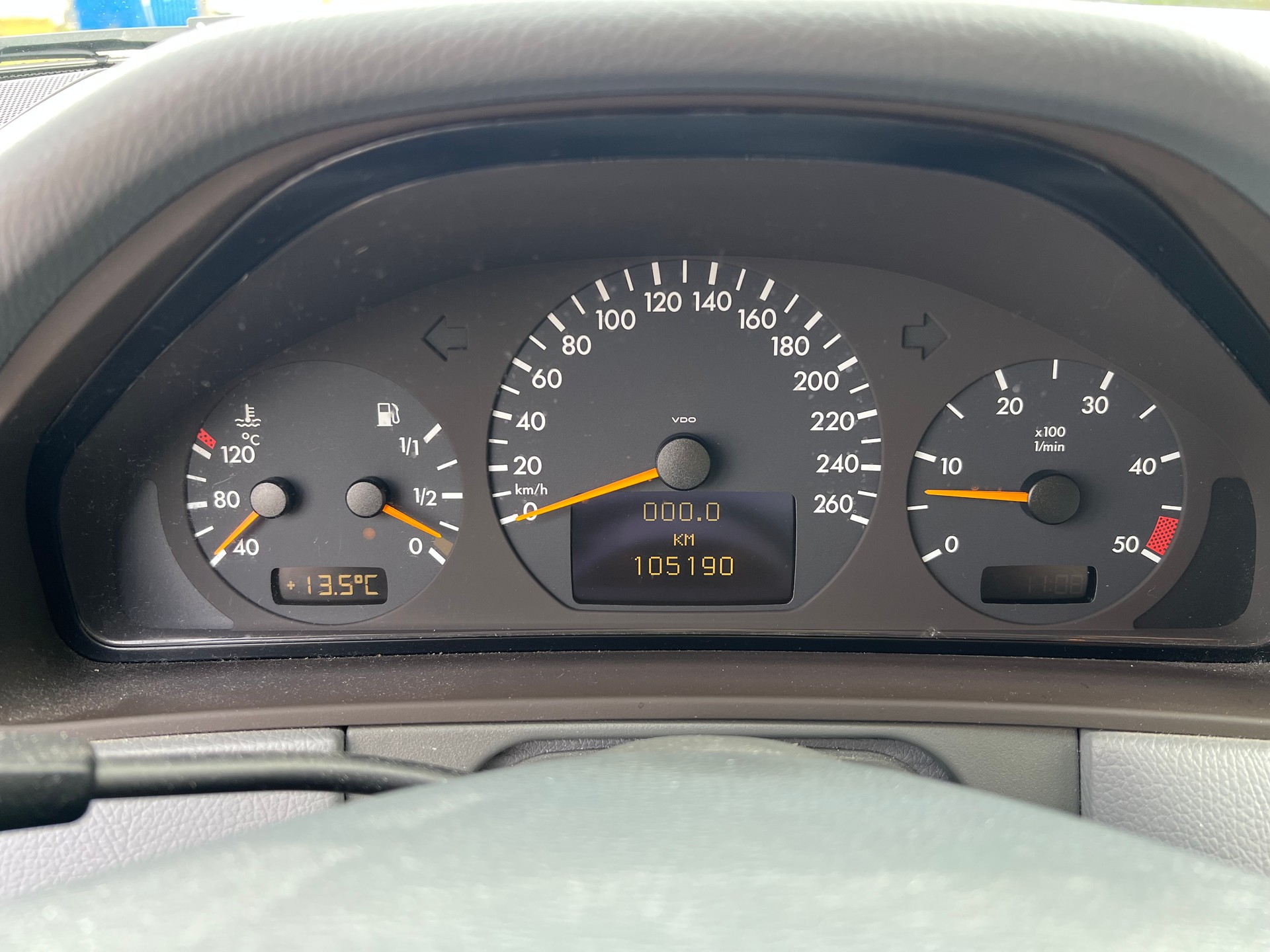 MERCEDES-BENZ E 270 CDI Elégance-image-11