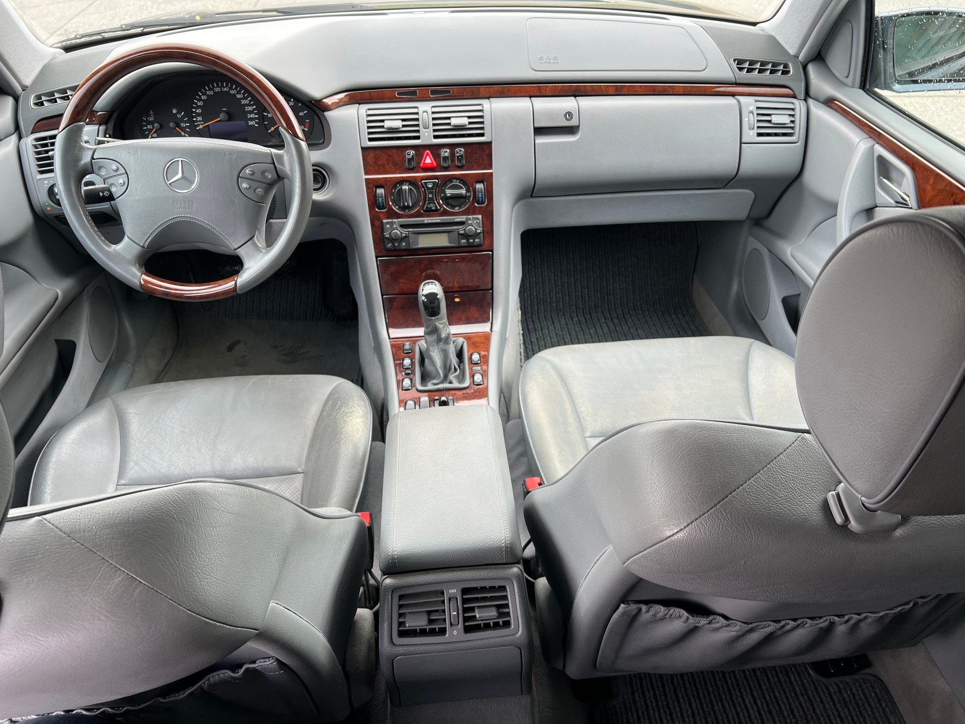 MERCEDES-BENZ E 270 CDI Elégance-image-10