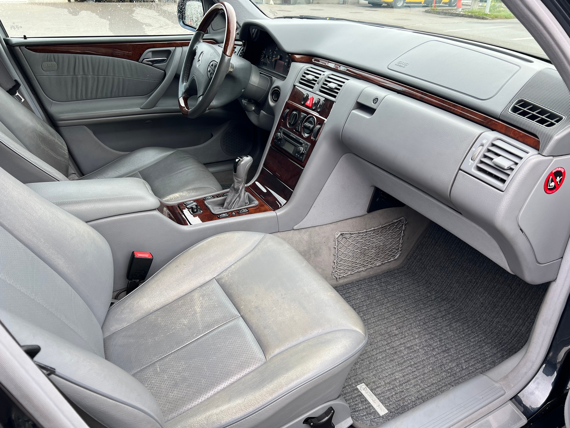 MERCEDES-BENZ E 270 CDI Elégance-image-8