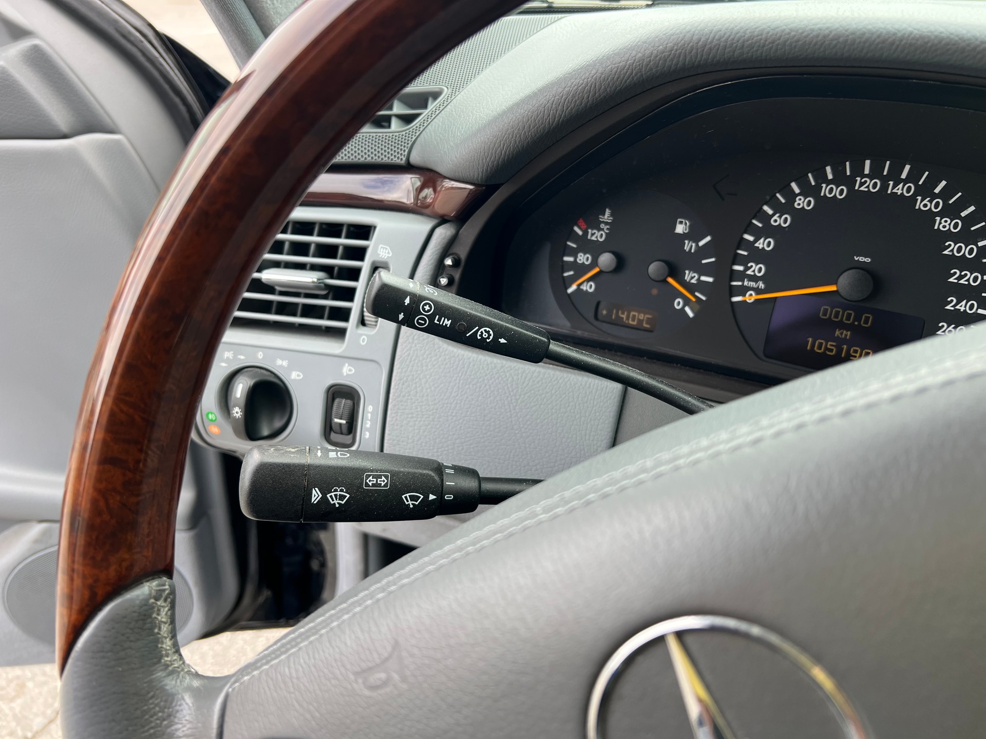 MERCEDES-BENZ E 270 CDI Elégance-image-12