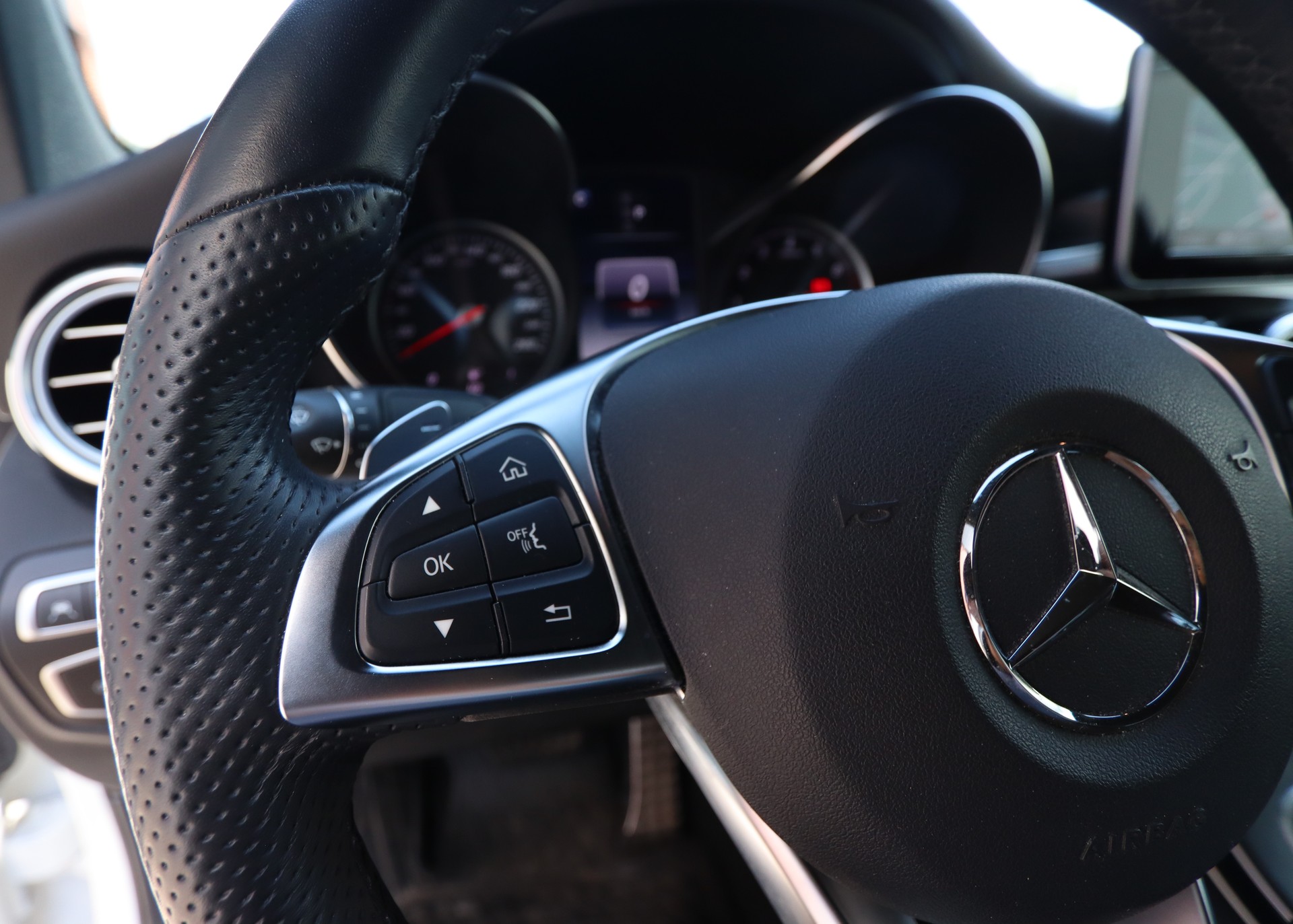 MERCEDES-BENZ GLC Coupé 250 AMG Line 4Matic 9G-Tronic-image-14
