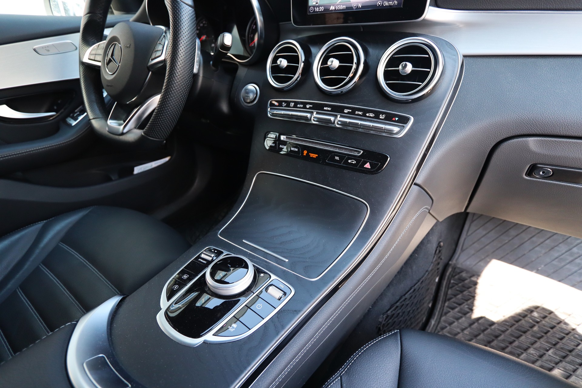 MERCEDES-BENZ GLC Coupé 250 AMG Line 4Matic 9G-Tronic-image-22