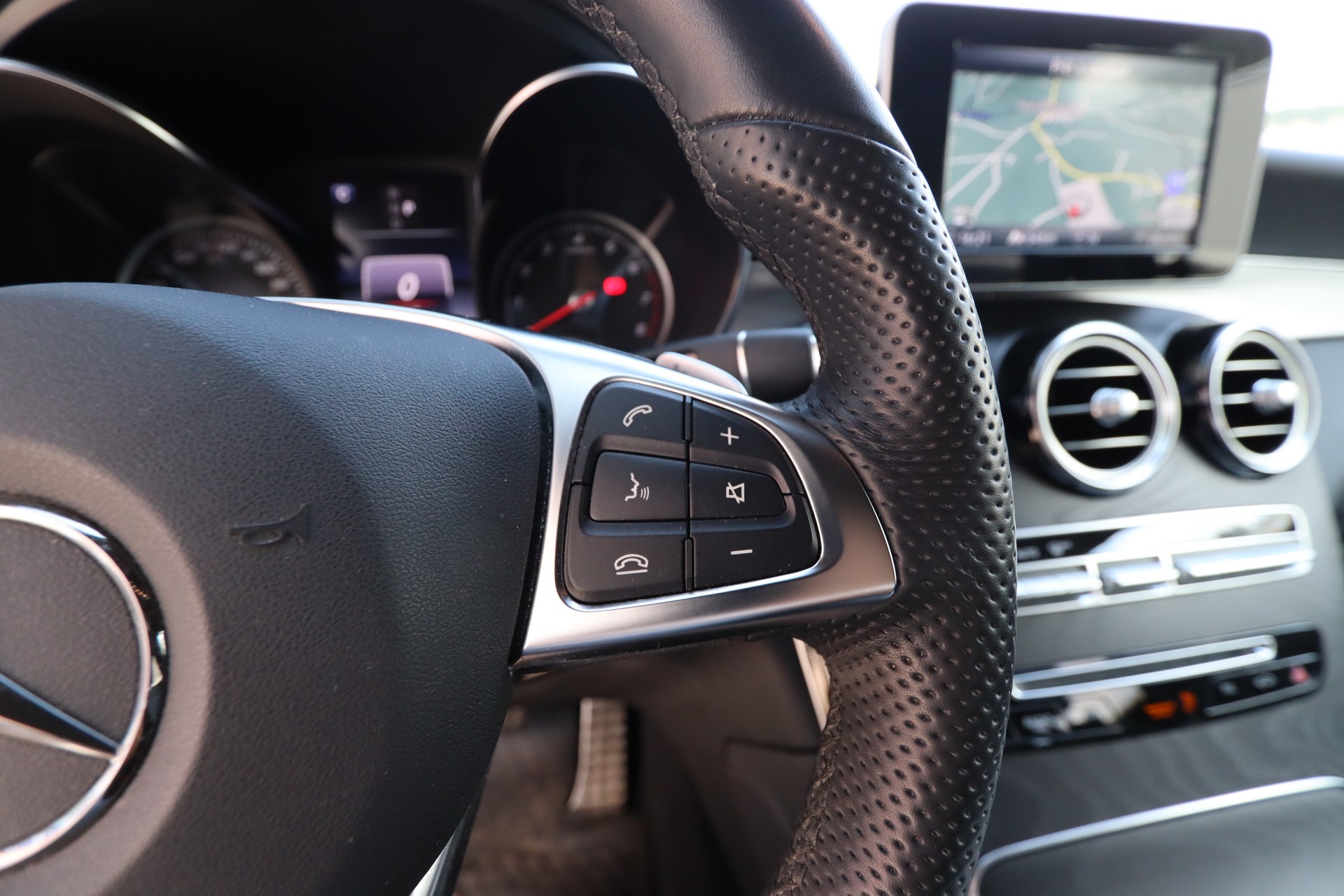 MERCEDES-BENZ GLC Coupé 250 AMG Line 4Matic 9G-Tronic-image-15