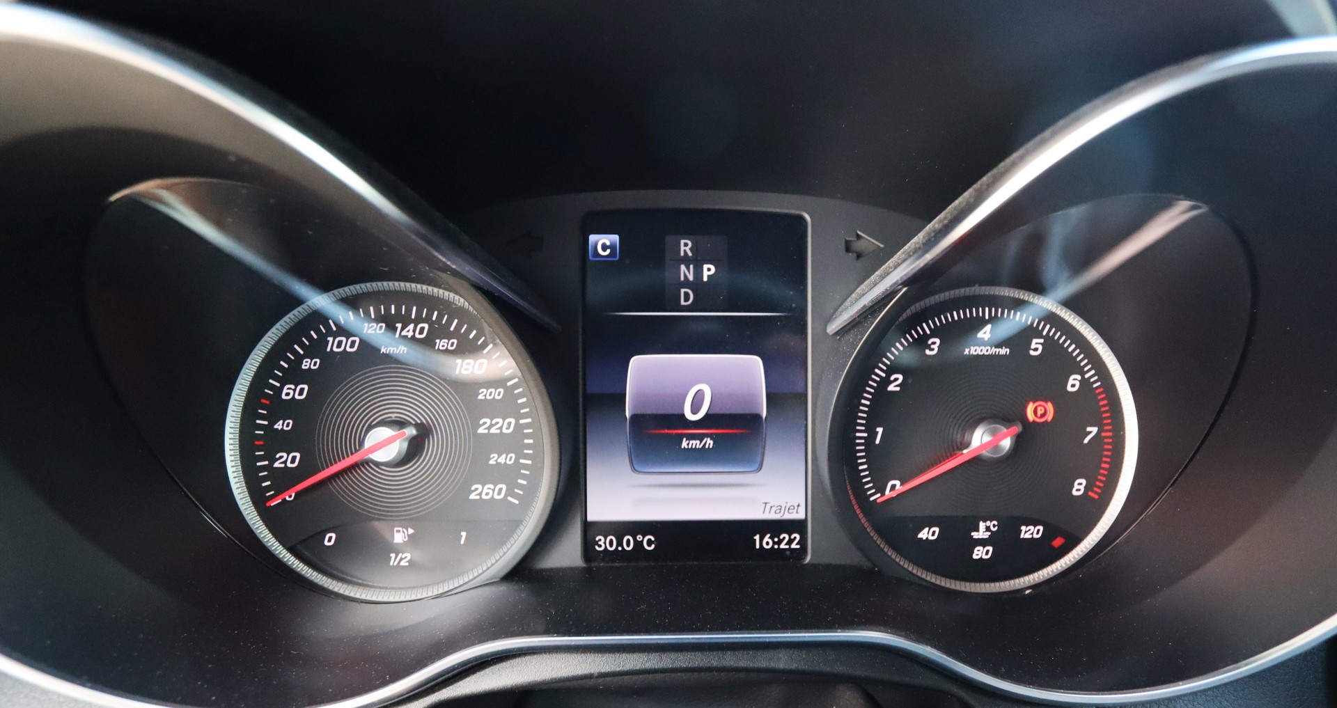 MERCEDES-BENZ GLC Coupé 250 AMG Line 4Matic 9G-Tronic-image-16