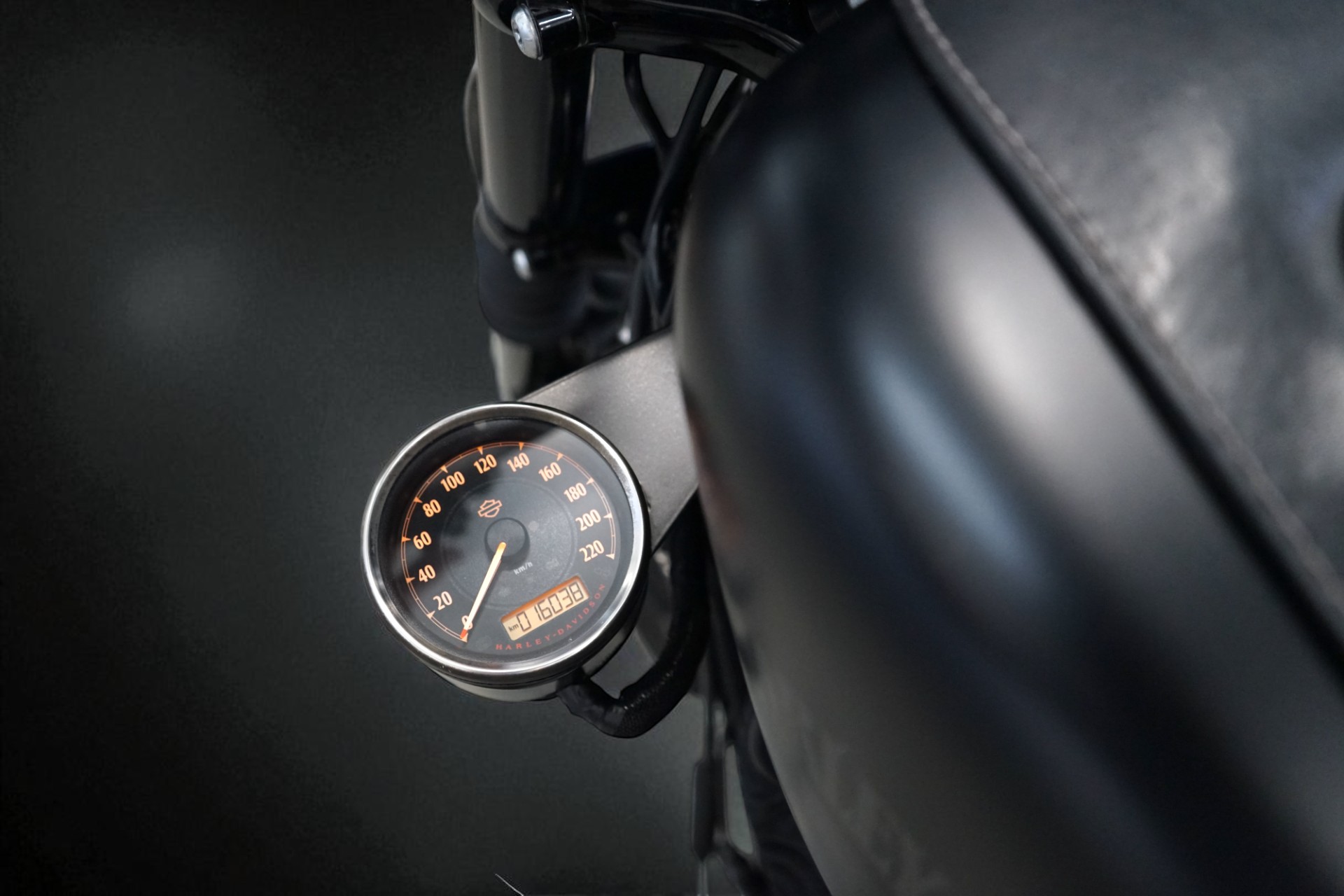 HARLEY-DAVIDSON XL 883 N Sportster Iron ABS-image-5