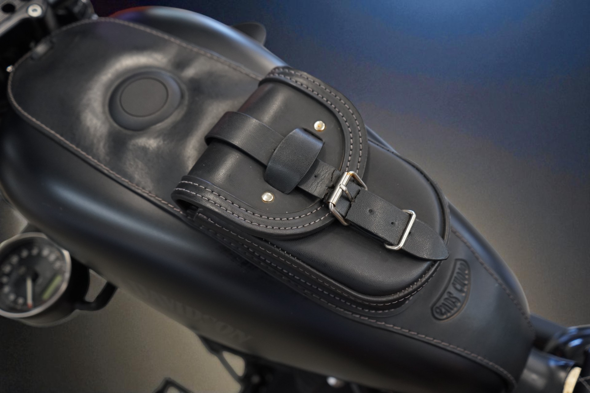 HARLEY-DAVIDSON XL 883 N Sportster Iron ABS-image-4