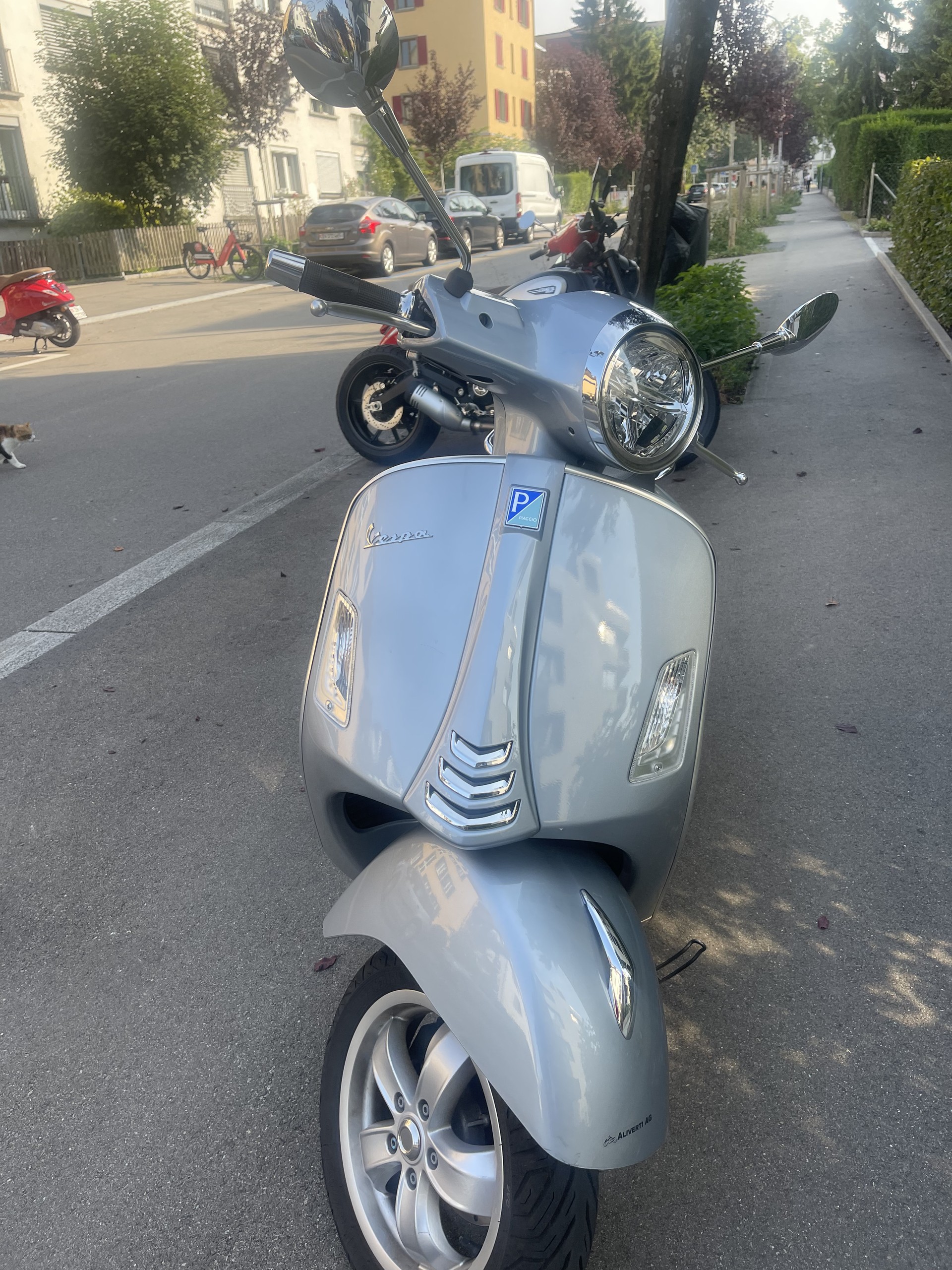 PIAGGIO Vespa GTS 125 ABS-image-1
