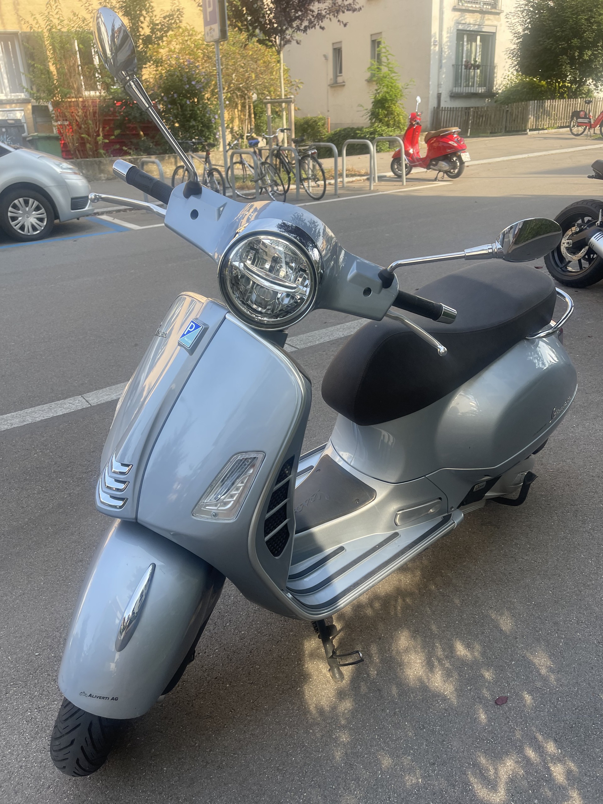 PIAGGIO Vespa GTS 125 ABS-image-2