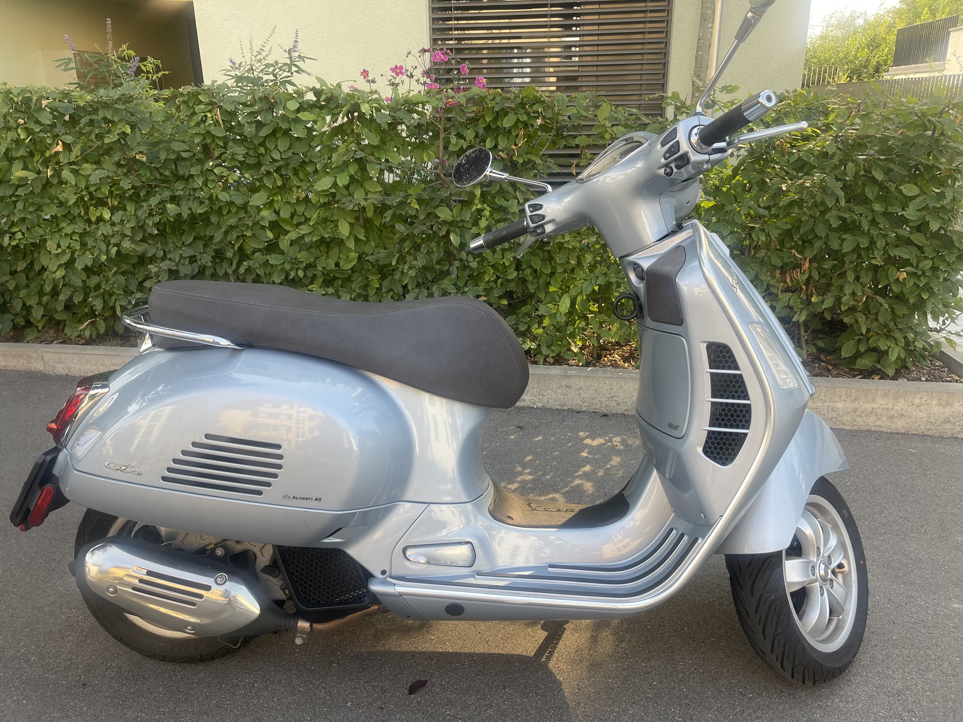 PIAGGIO Vespa GTS 125 ABS-image-4
