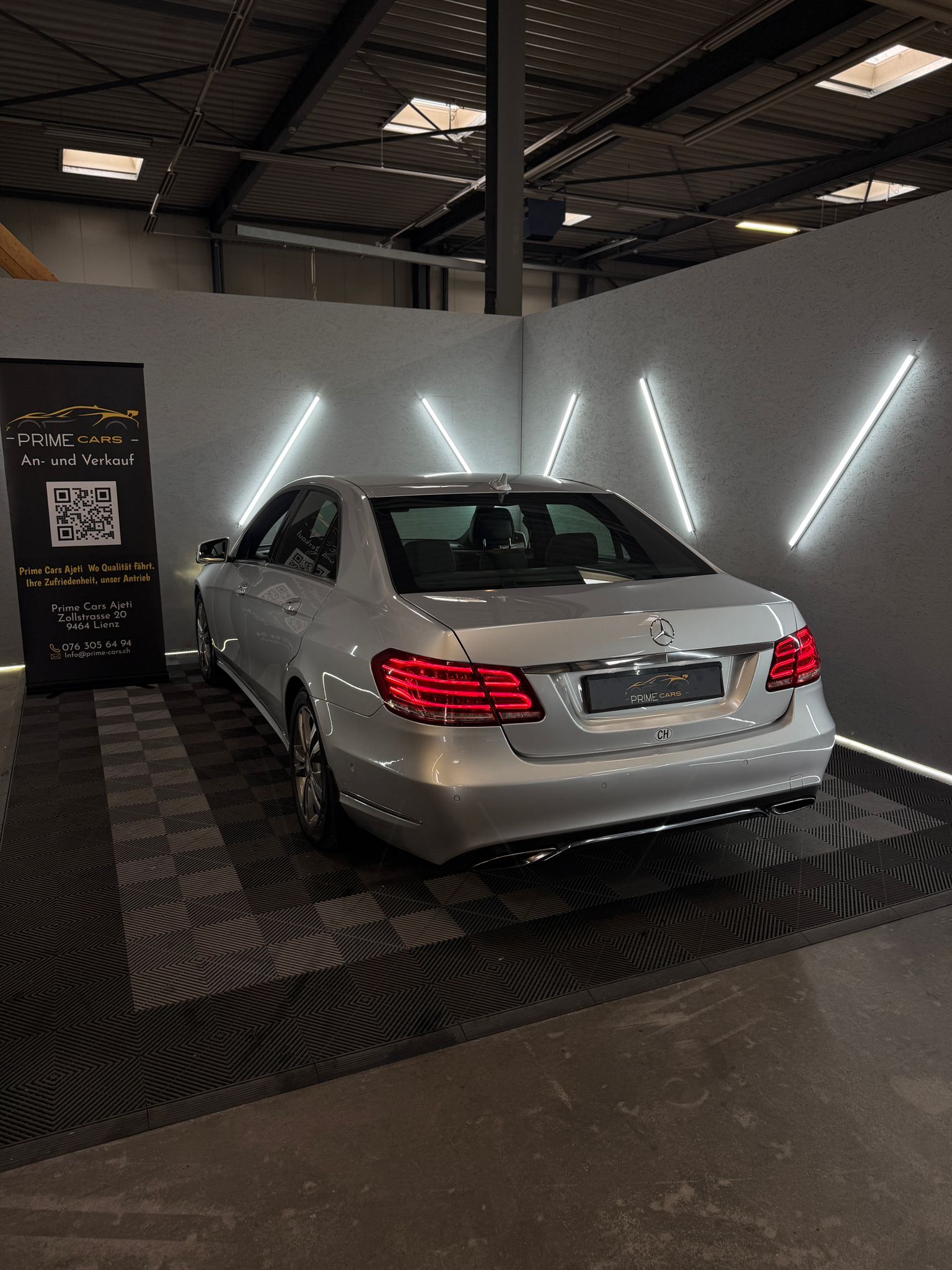 MERCEDES-BENZ E 200 CDI 7G-Tronic-showroom-element-2