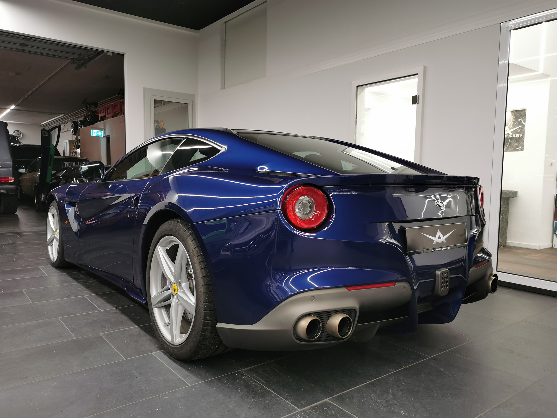 FERRARI F12 Berlinetta blu tour de france FERRARI GARANTIE-image-4