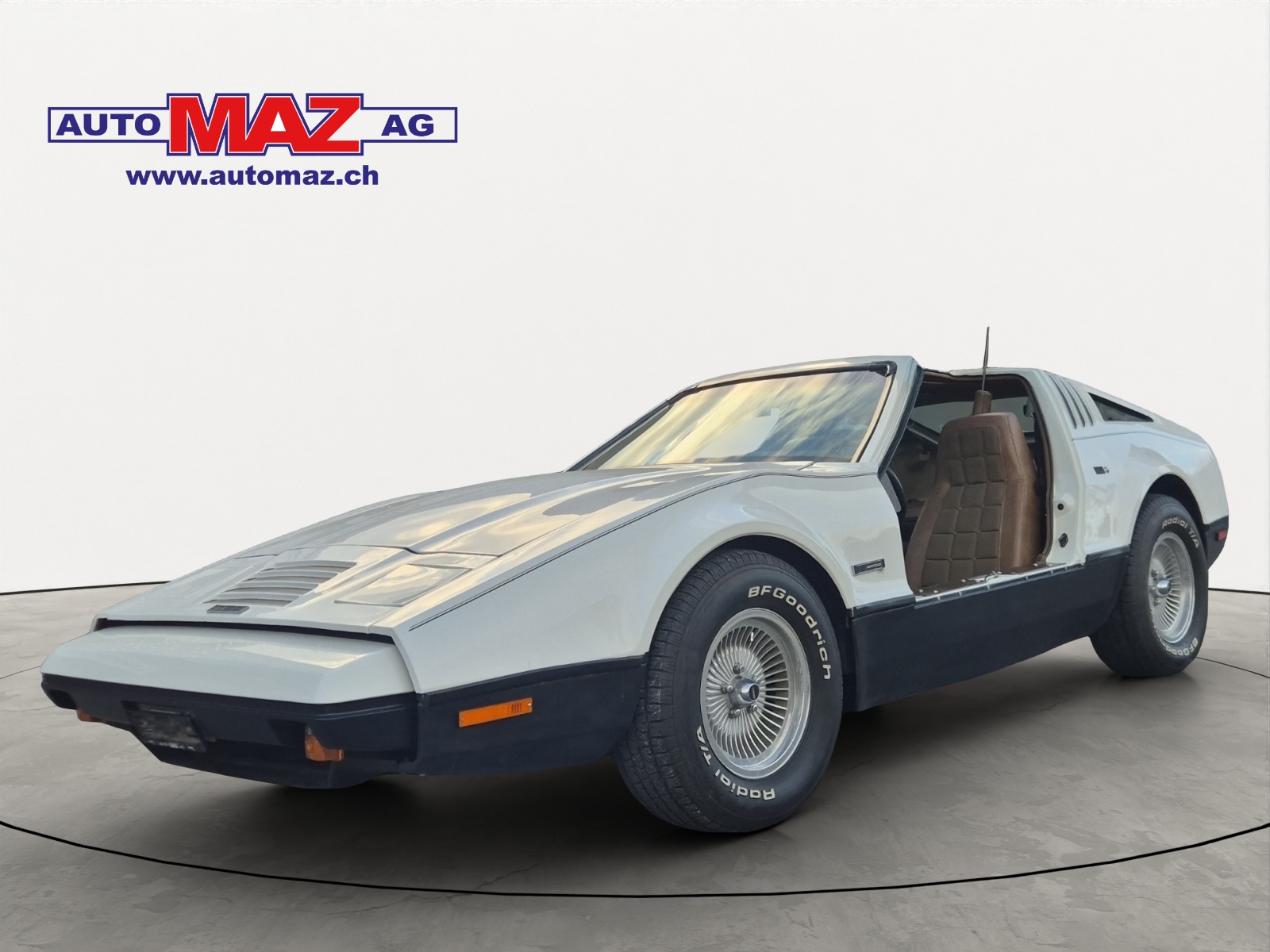 DELARION BRICKLIN SV1-showroom-element-3