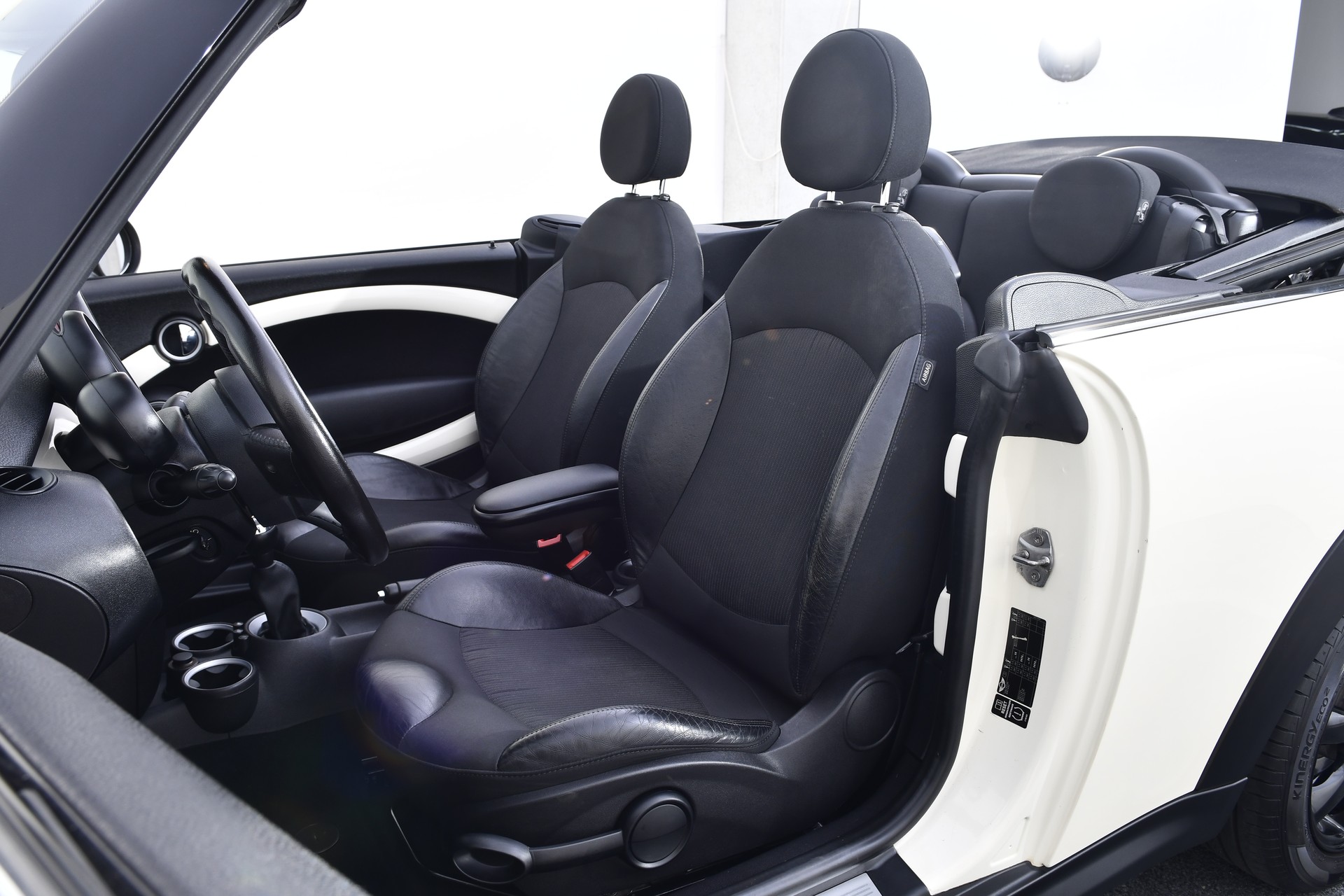 MINI Cooper Cabriolet-image-10