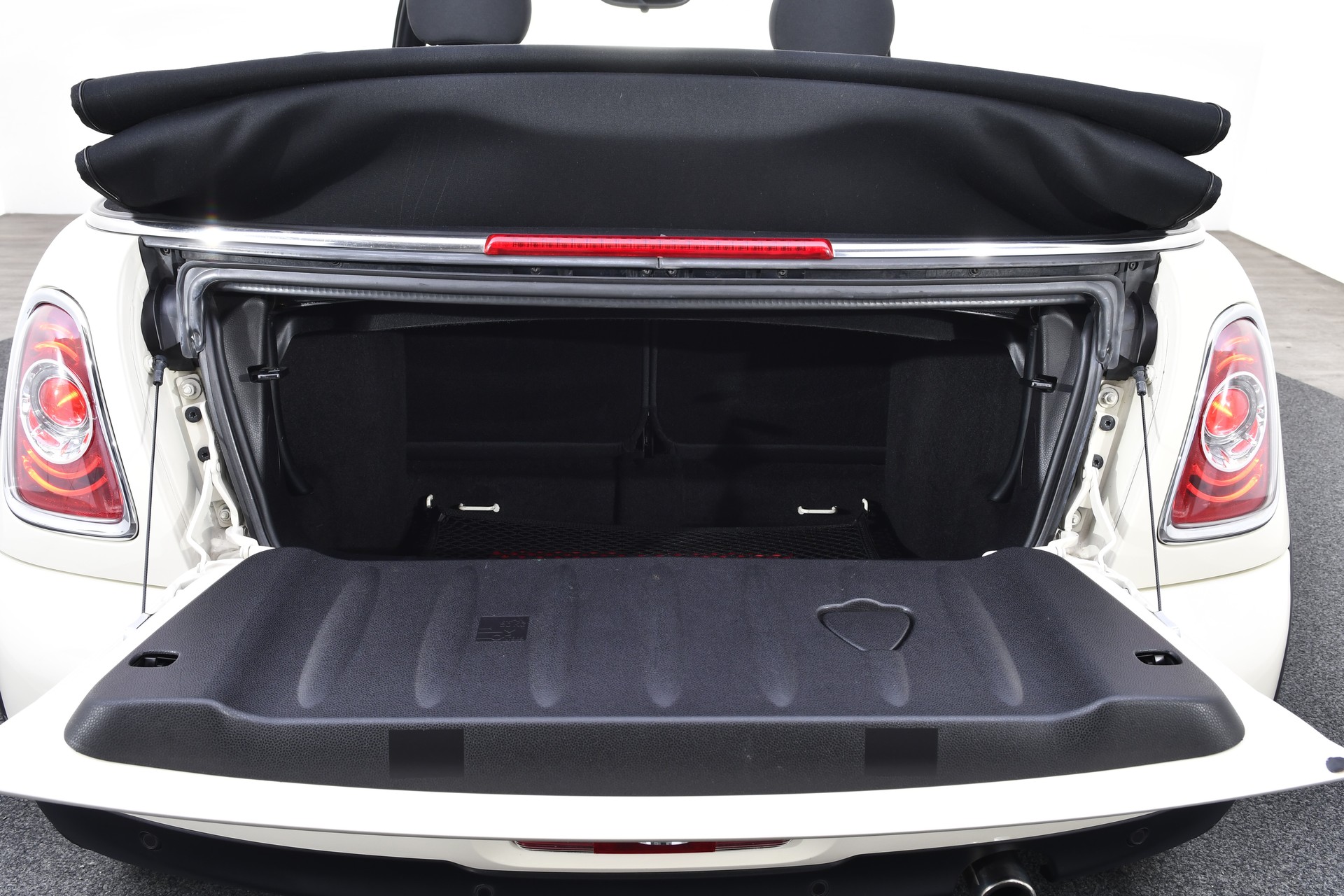 MINI Cooper Cabriolet-image-17