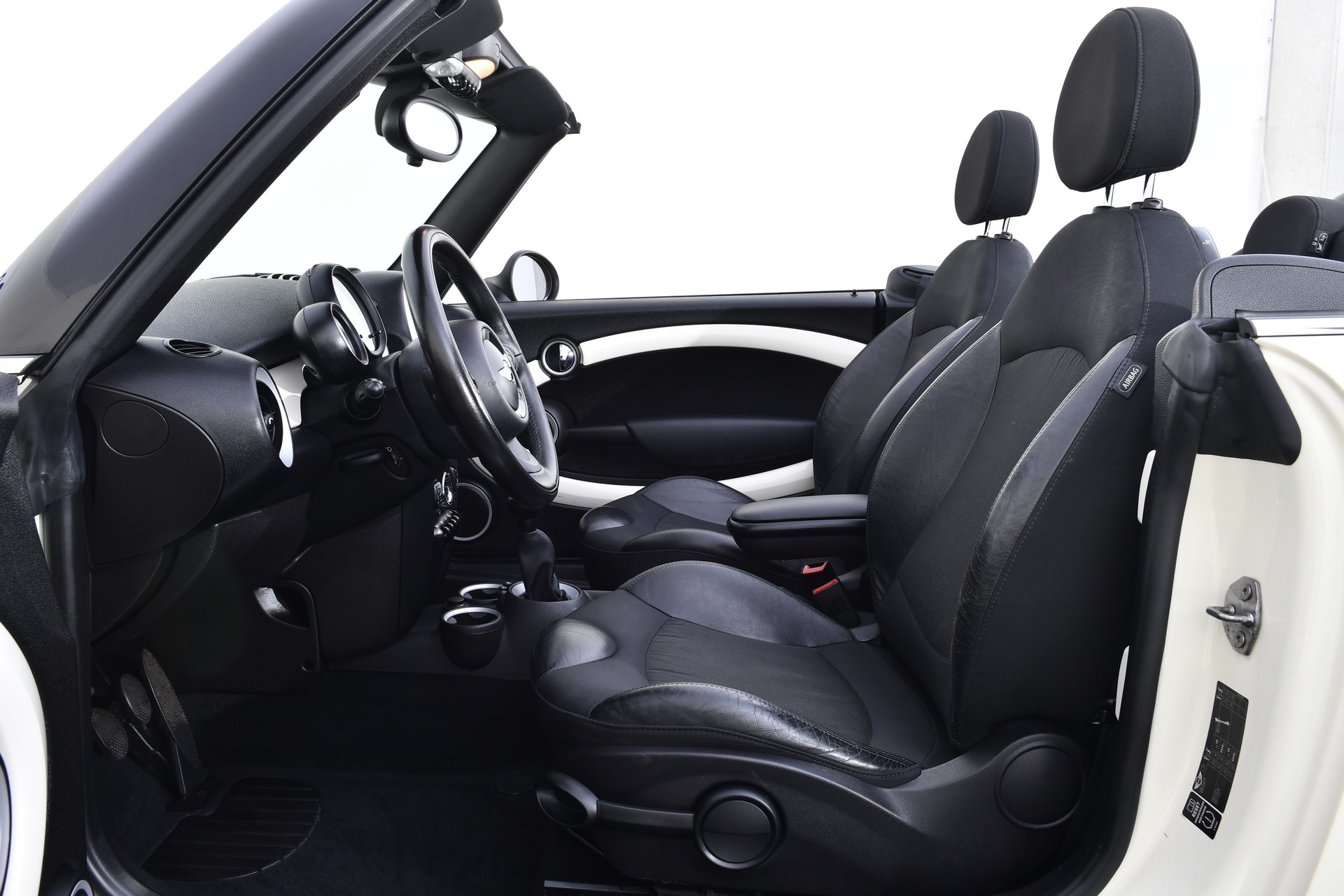 MINI Cooper Cabriolet-image-9