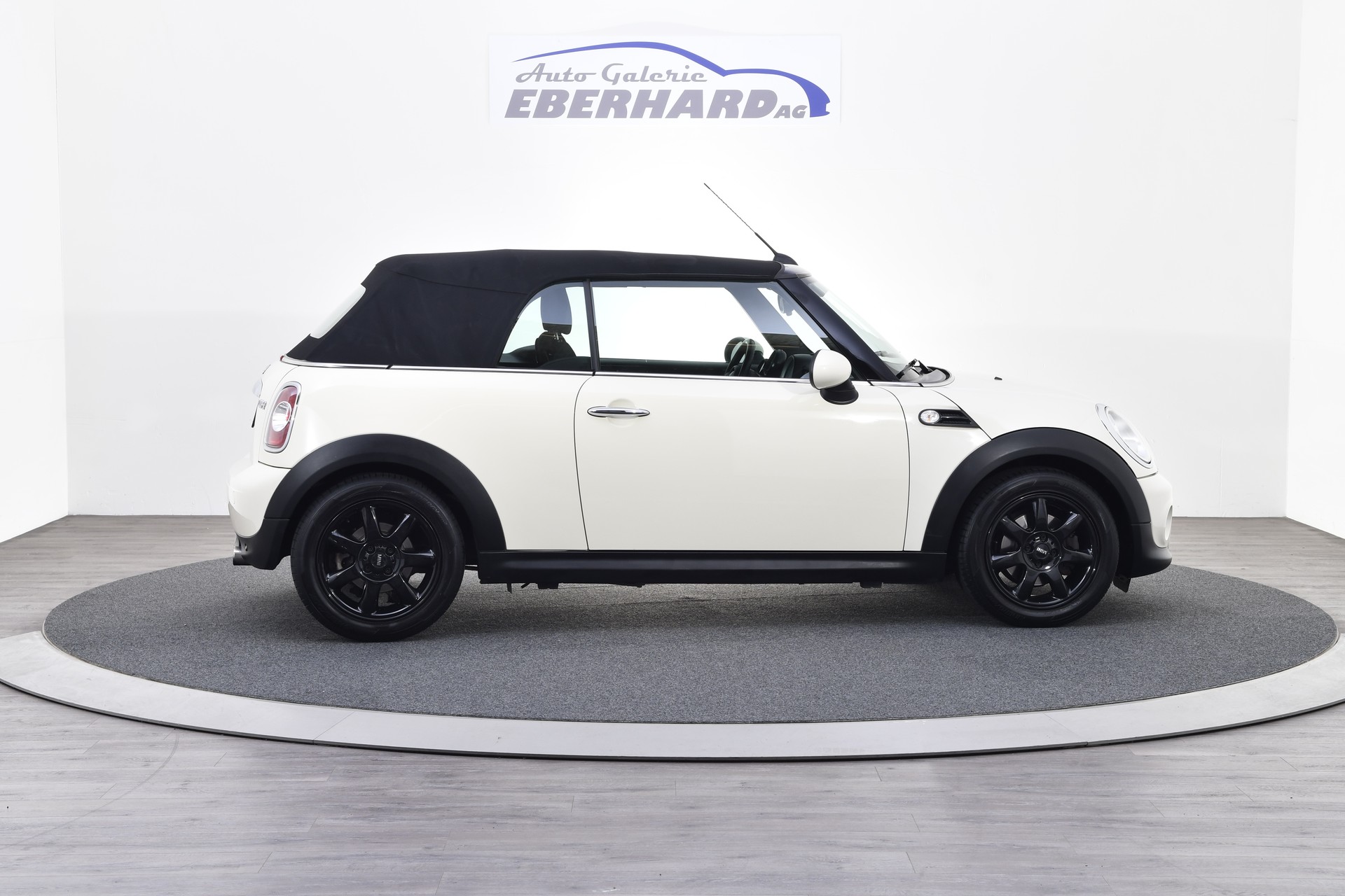 MINI Cooper Cabriolet-image-5