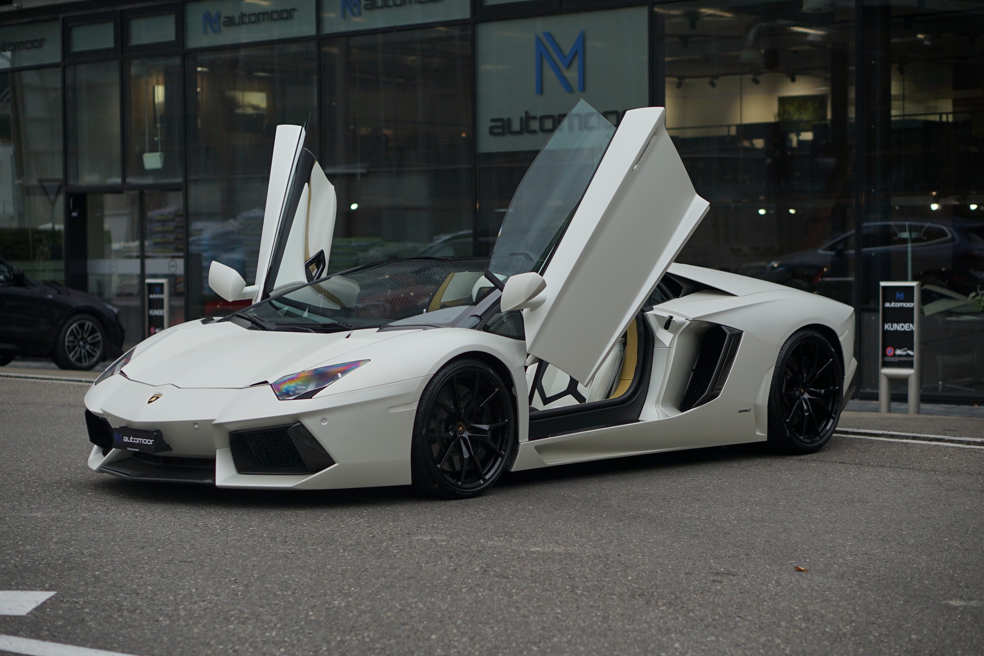LAMBORGHINI Aventador LP700-4 Roadster E-Gear *SONDERPREIS!* *Unikat* *Novitec* *Mattlackierung*-showroom-element-1