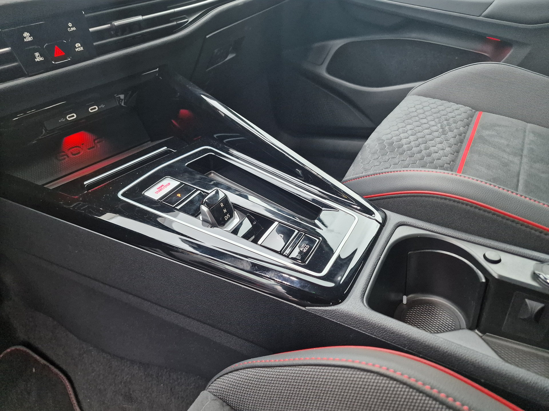 VW Golf 2.0 TSI GTI Clubsport DSG 36Mt Gara-image-16