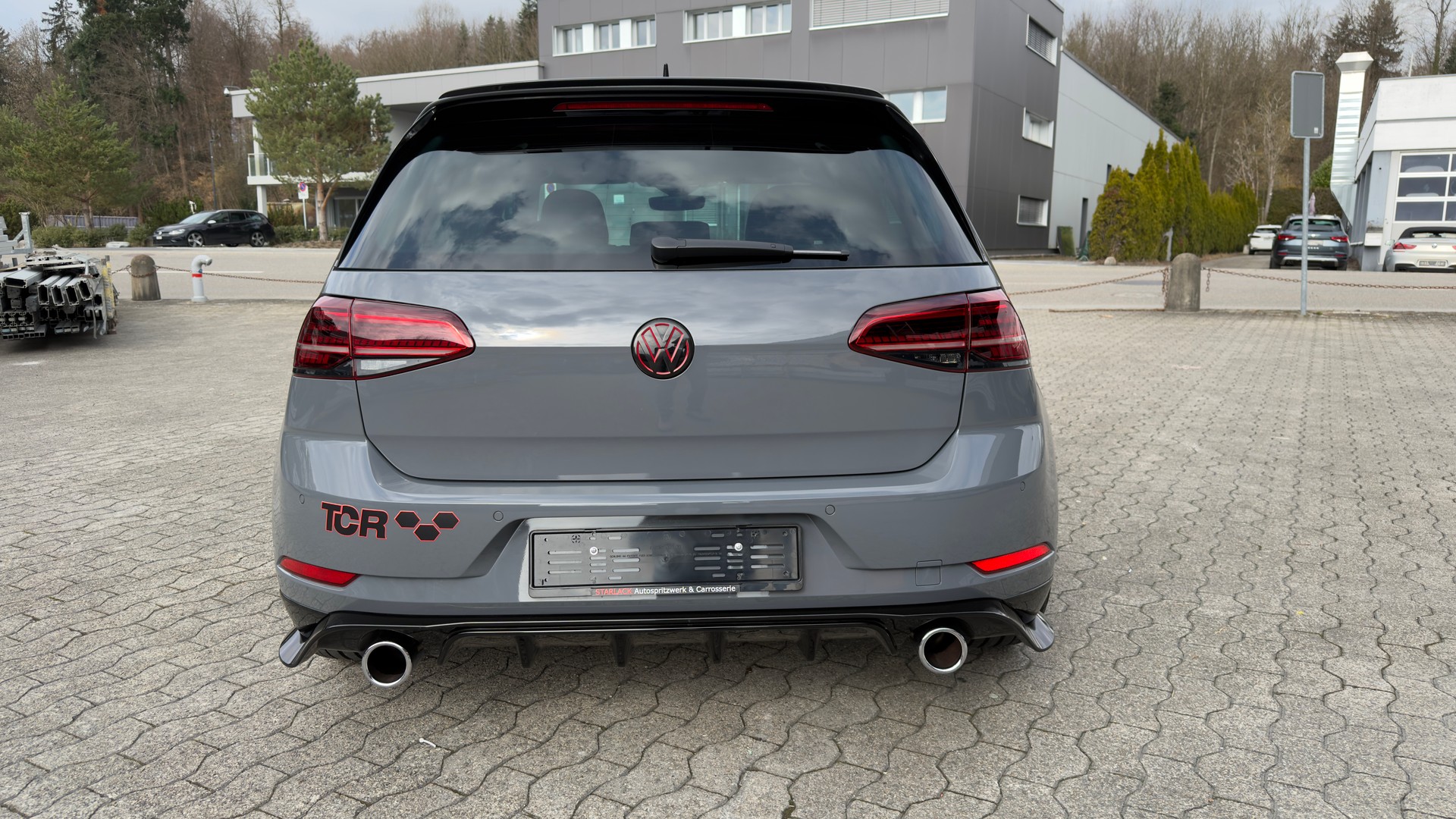 VW Golf 2.0 TSI GTI TCR DSG-showroom-element-3