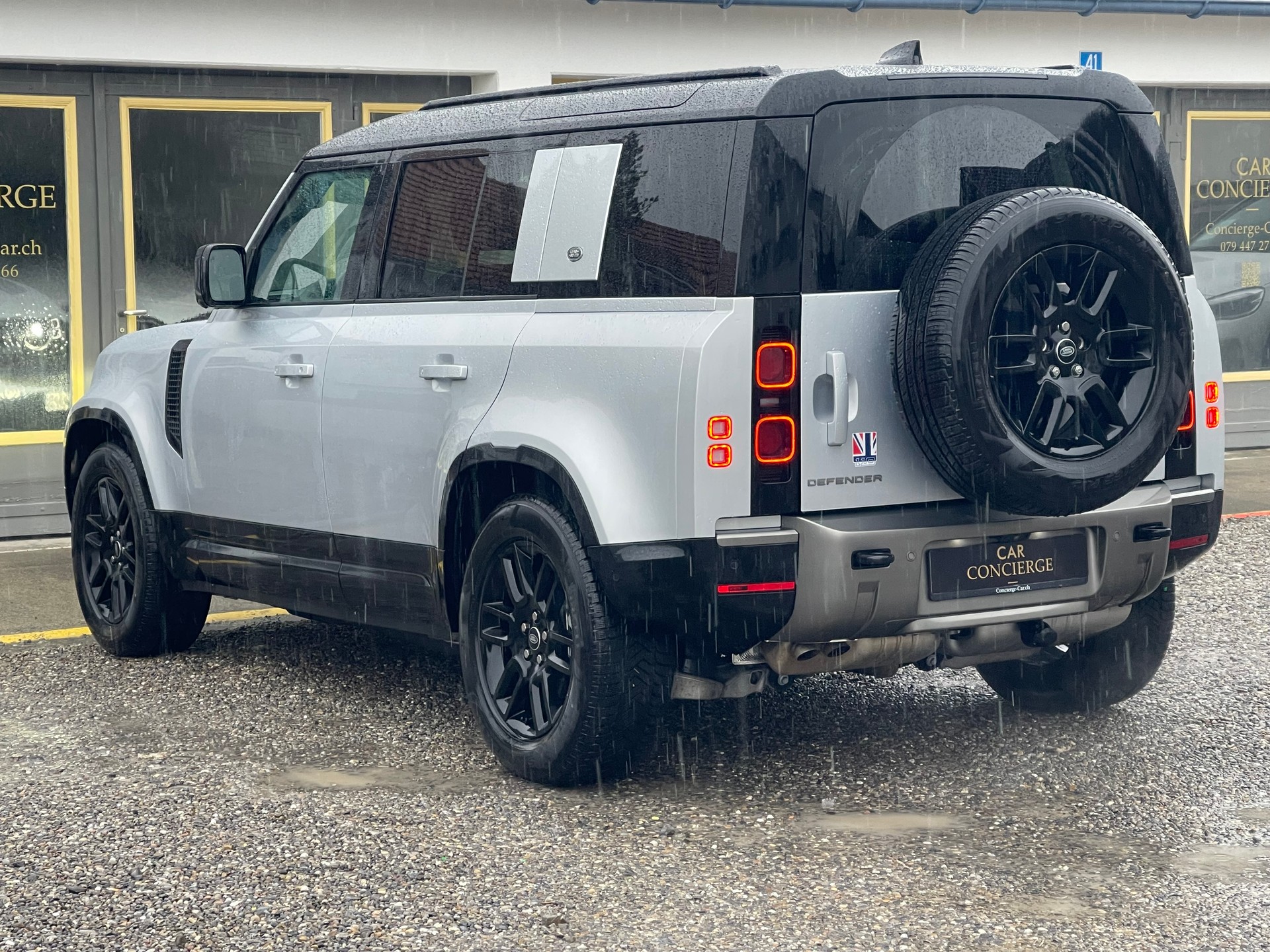LAND ROVER Defender 110 3.0 D I6 250 X-Dynamic SE AWD AT8-image-5
