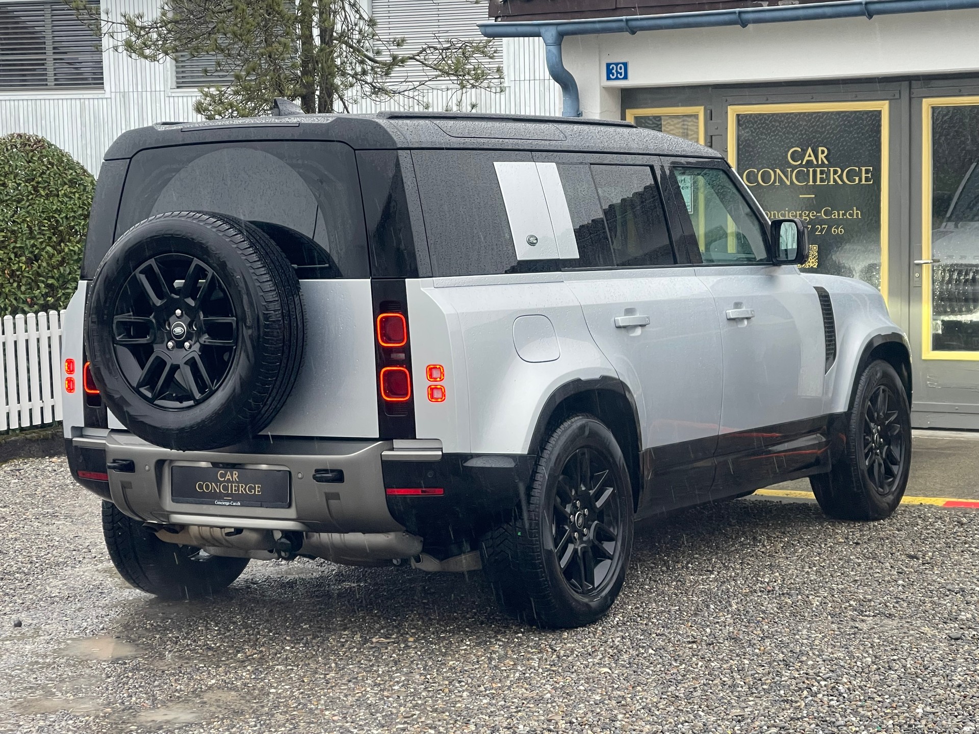 LAND ROVER Defender 110 3.0 D I6 250 X-Dynamic SE AWD AT8-image-6